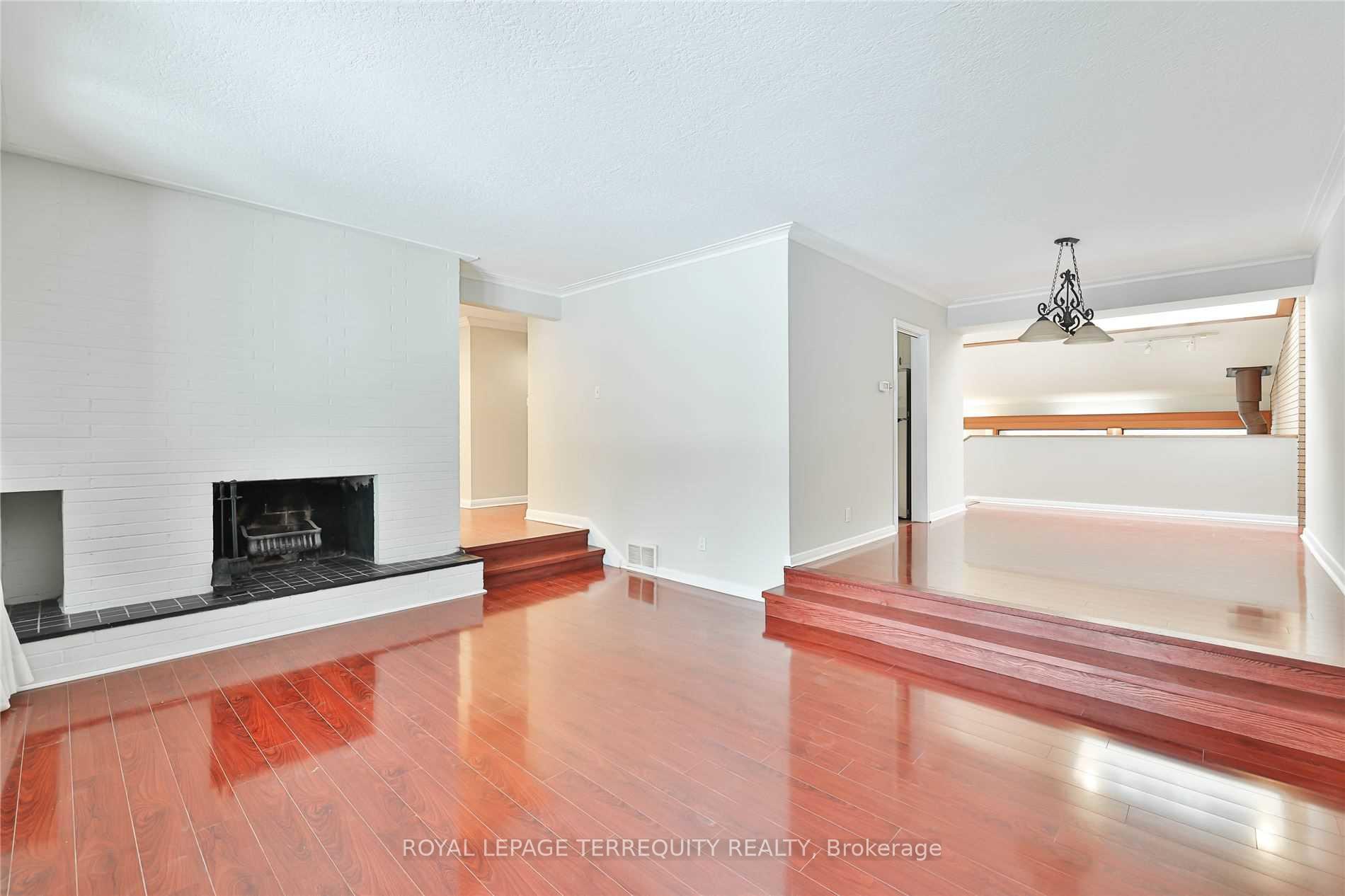 Photo 8 of 11 Leacroft Crescent, North York, Banbury-Don Mills — HOMEH