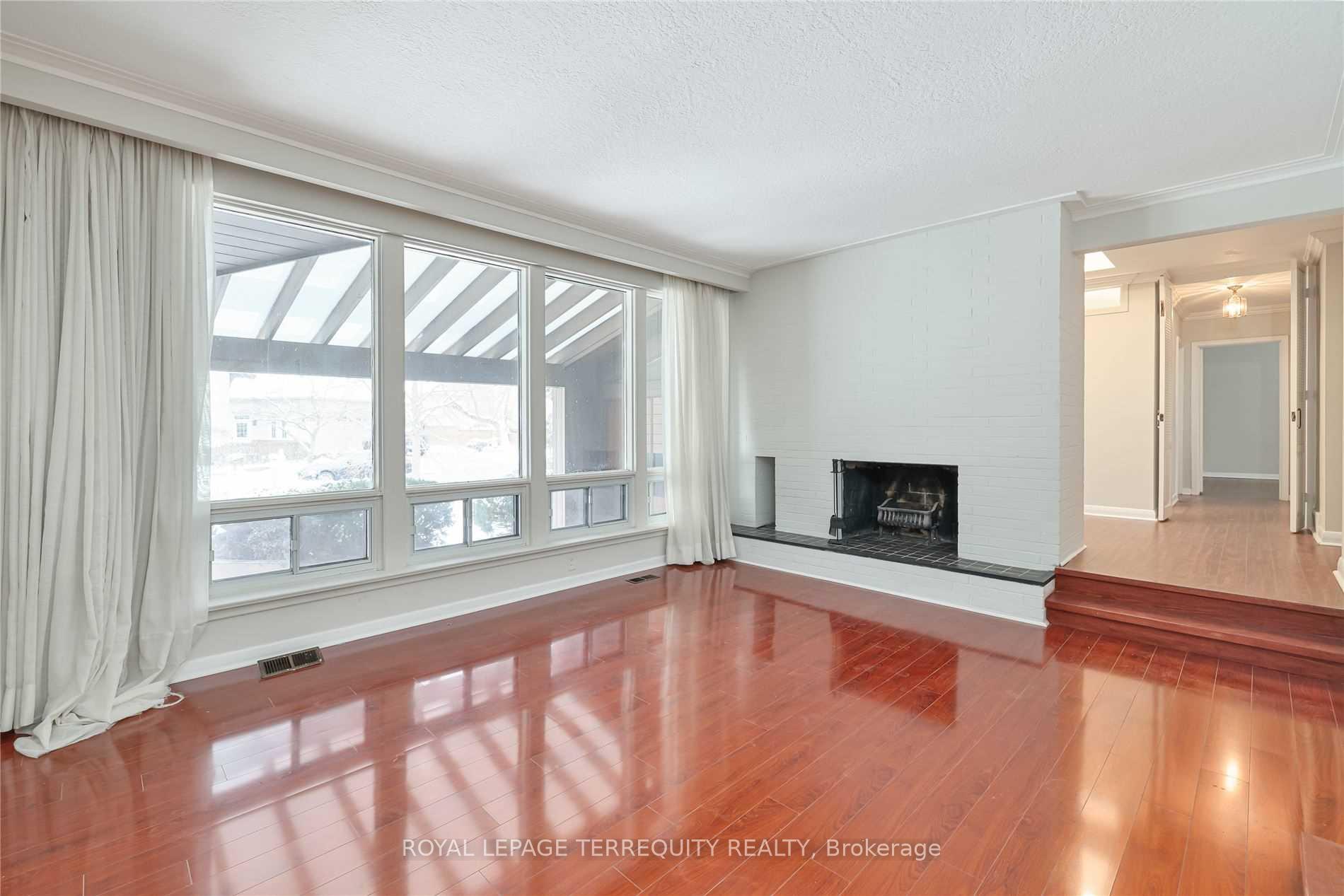 Photo 9 of 11 Leacroft Crescent, North York, Banbury-Don Mills — HOMEH