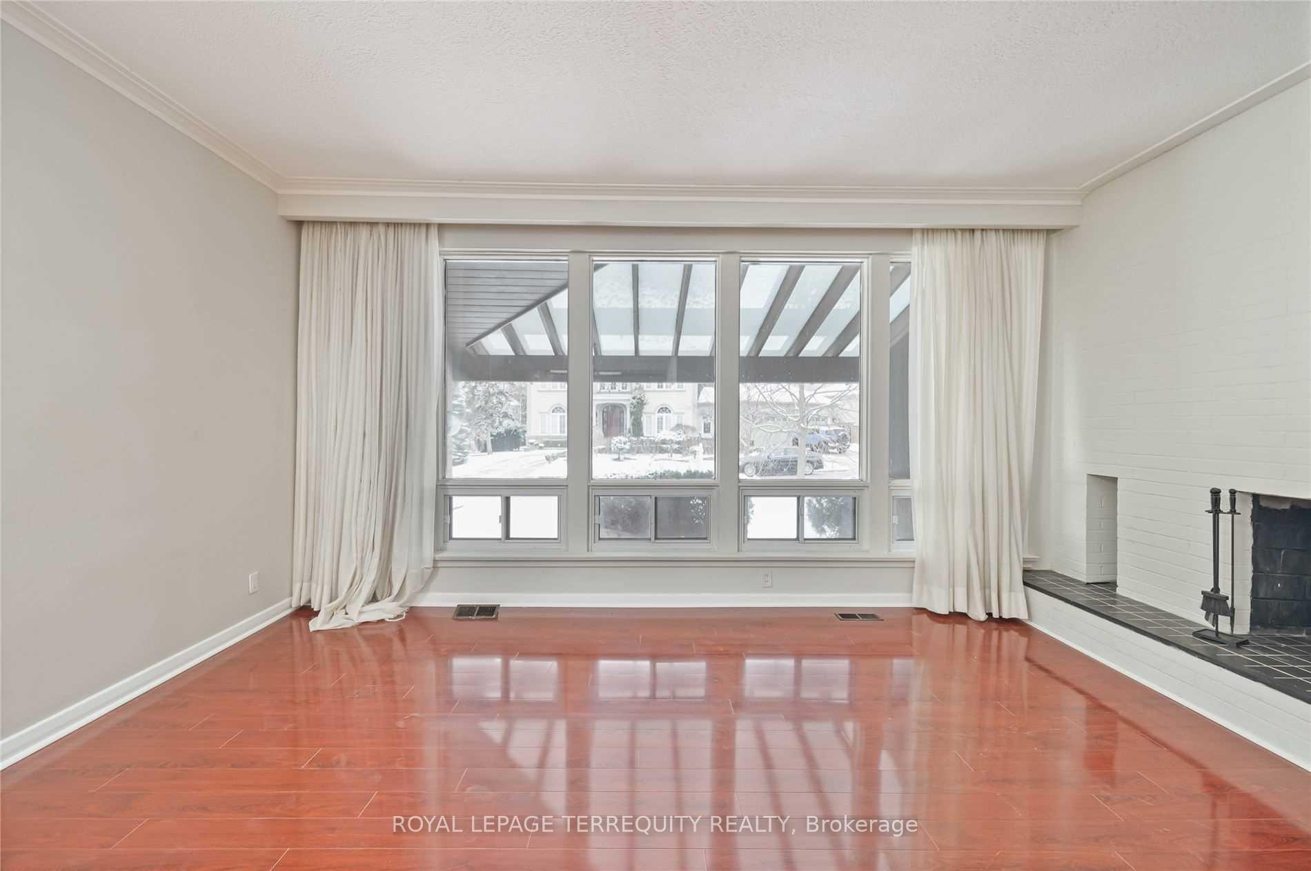 Photo 10 of 11 Leacroft Crescent, North York, Banbury-Don Mills — HOMEH