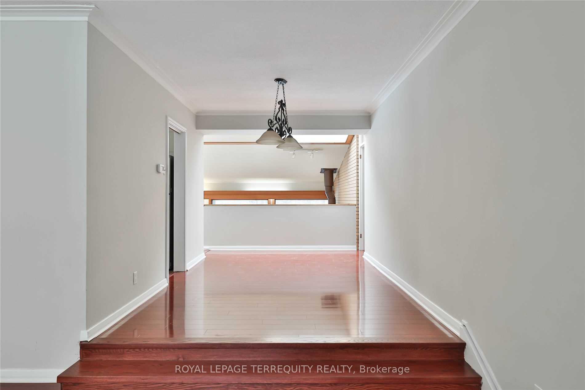 Photo 12 of 11 Leacroft Crescent, North York, Banbury-Don Mills — HOMEH