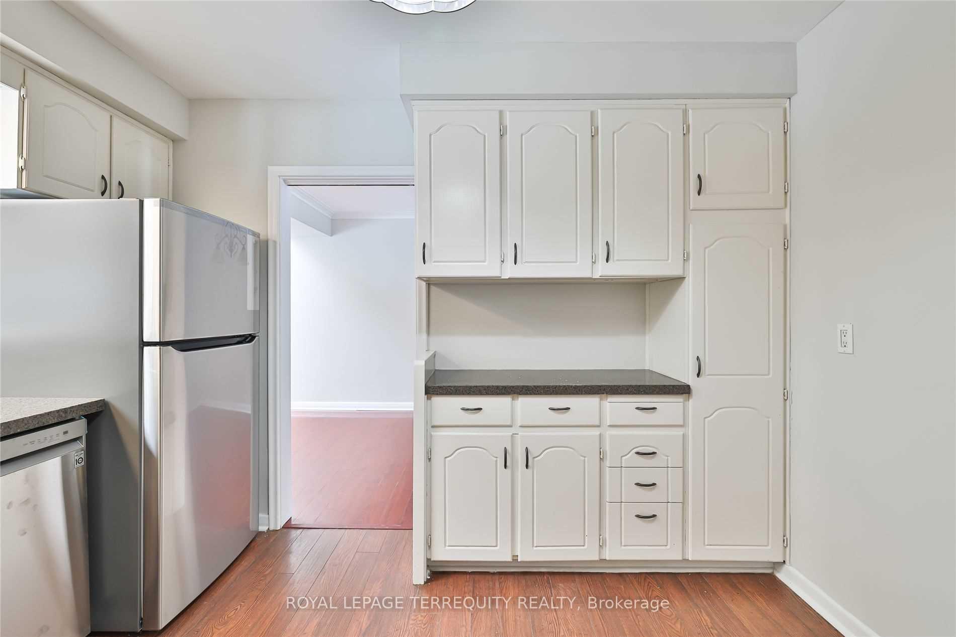 Photo 15 of 11 Leacroft Crescent, North York, Banbury-Don Mills — HOMEH