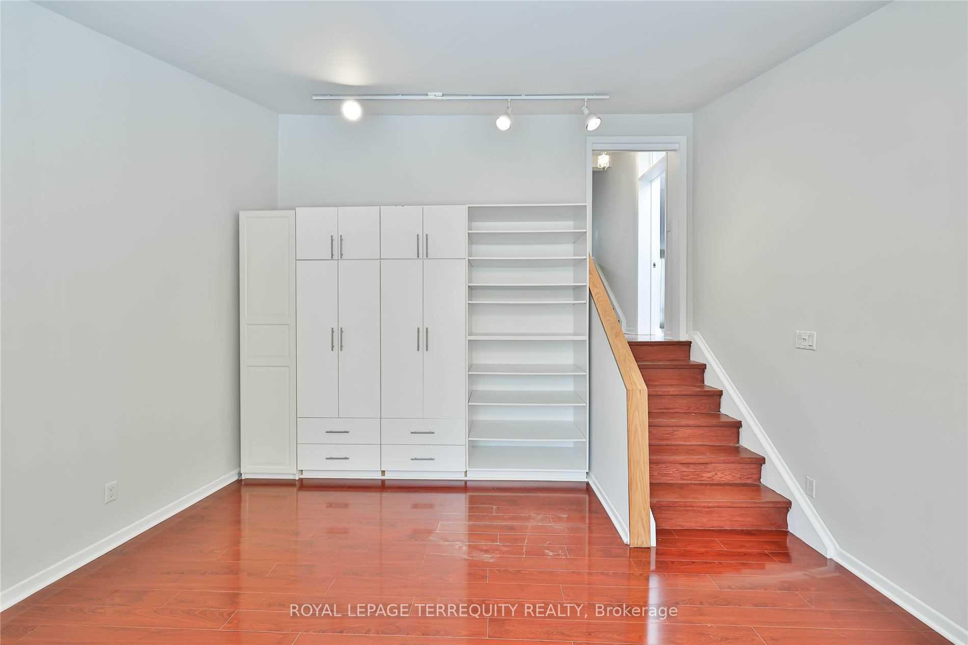 Photo 20 of 11 Leacroft Crescent, North York, Banbury-Don Mills — HOMEH