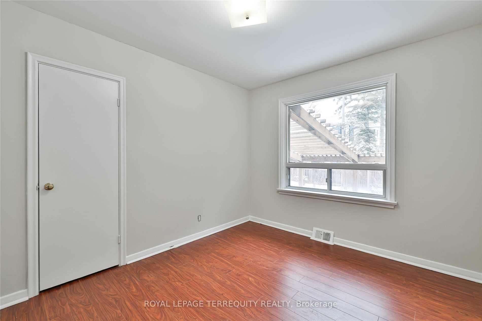 Photo 24 of 11 Leacroft Crescent, North York, Banbury-Don Mills — HOMEH