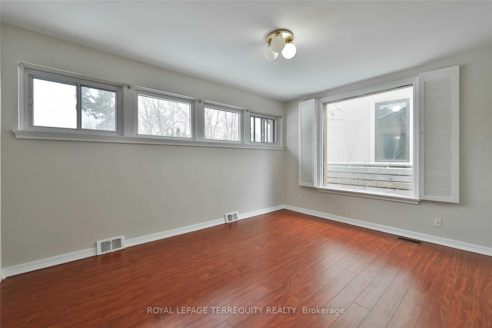 Photo 26 of 11 Leacroft Crescent, North York, Banbury-Don Mills — HOMEH