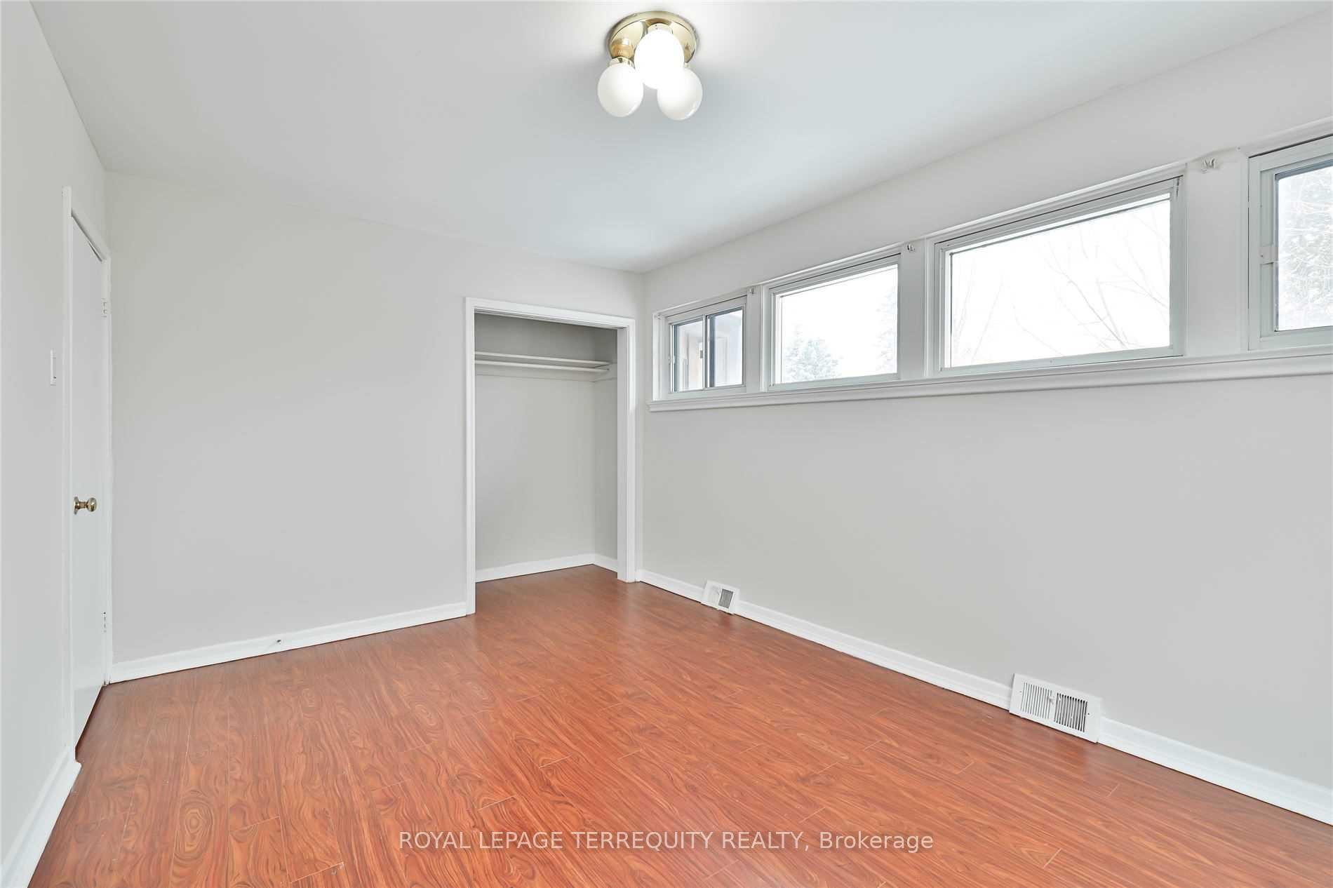 Photo 27 of 11 Leacroft Crescent, North York, Banbury-Don Mills — HOMEH