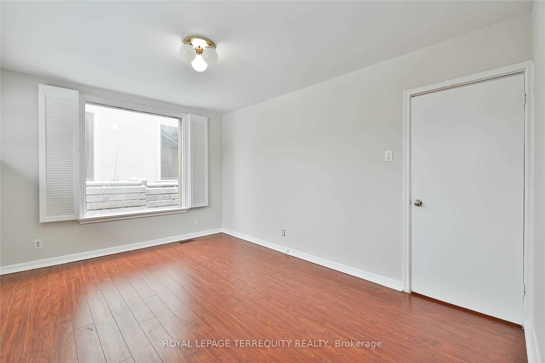 Photo 28 of 11 Leacroft Crescent, North York, Banbury-Don Mills — HOMEH
