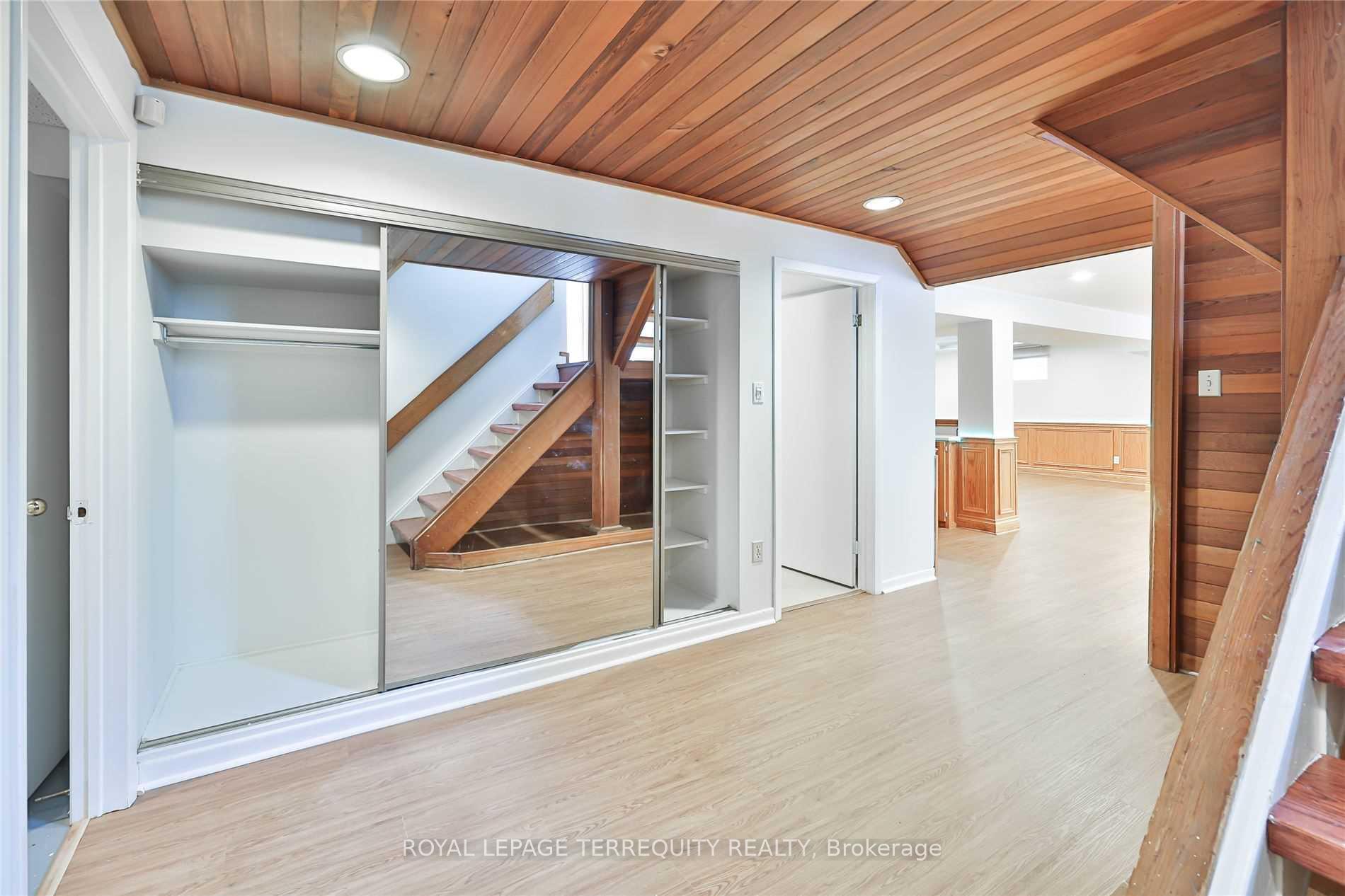 Photo 30 of 11 Leacroft Crescent, North York, Banbury-Don Mills — HOMEH