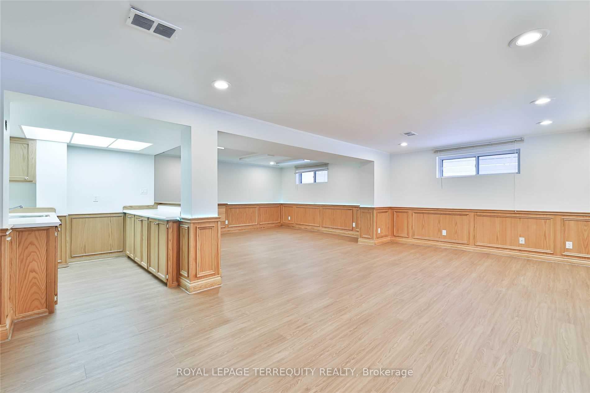 Photo 32 of 11 Leacroft Crescent, North York, Banbury-Don Mills — HOMEH
