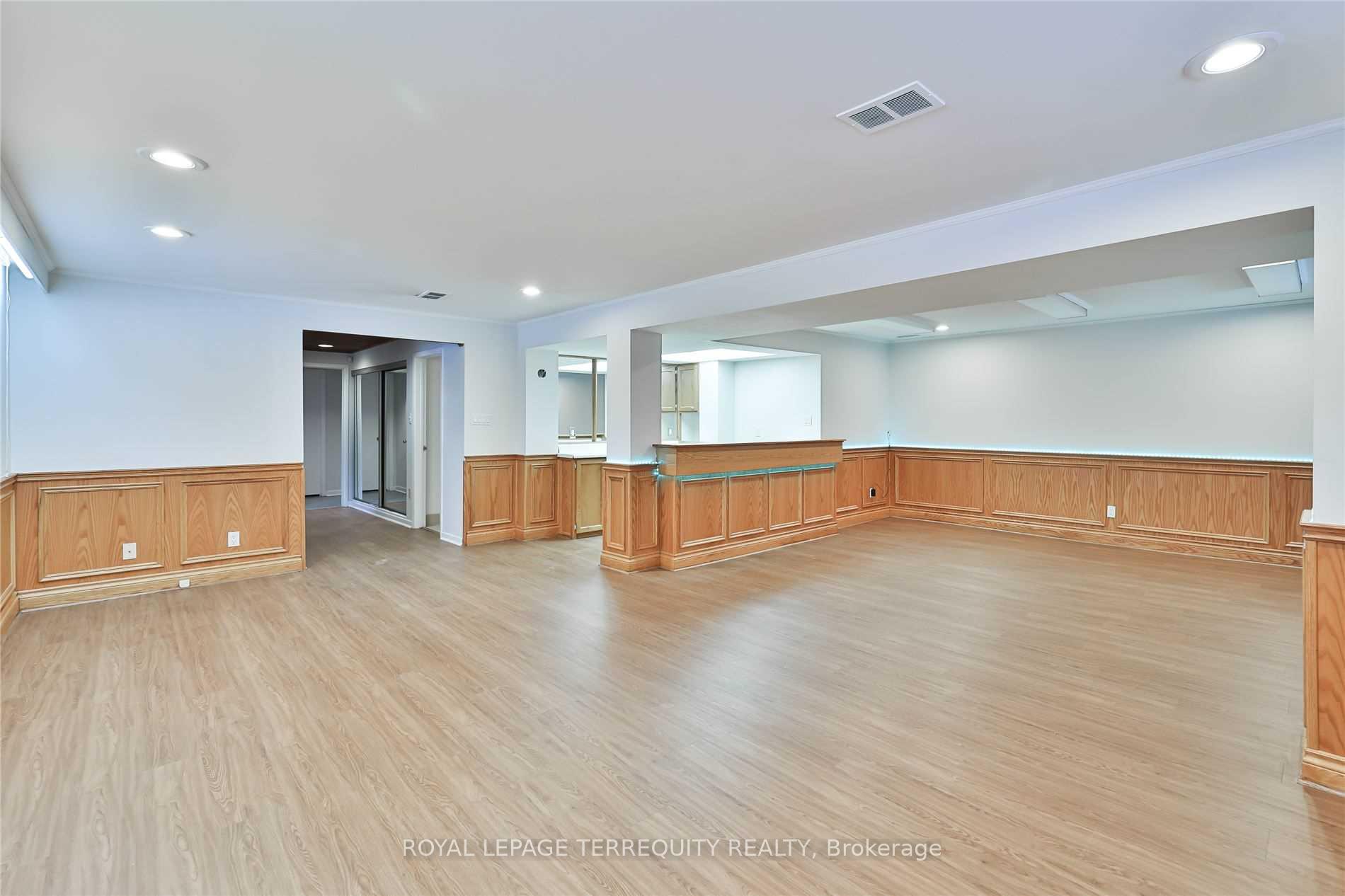 Photo 34 of 11 Leacroft Crescent, North York, Banbury-Don Mills — HOMEH