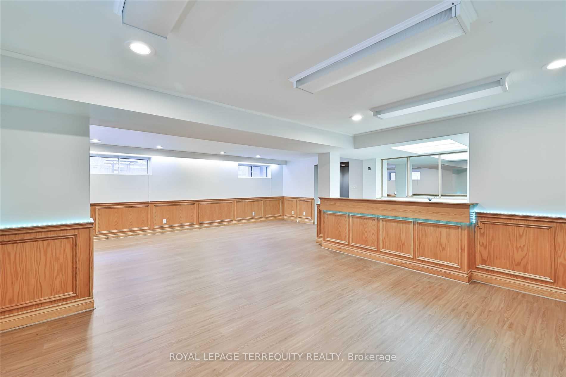 Photo 35 of 11 Leacroft Crescent, North York, Banbury-Don Mills — HOMEH