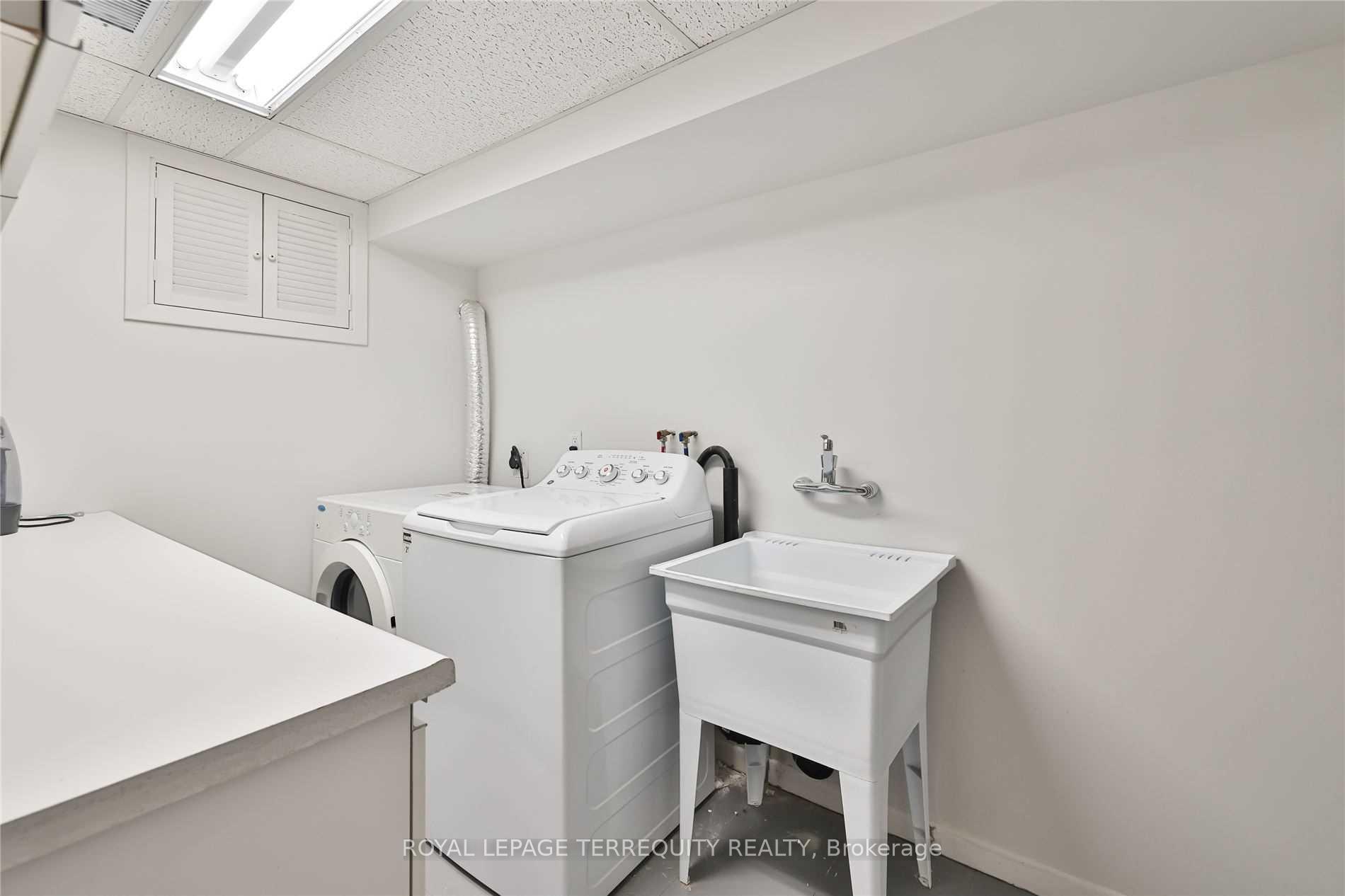 Photo 36 of 11 Leacroft Crescent, North York, Banbury-Don Mills — HOMEH