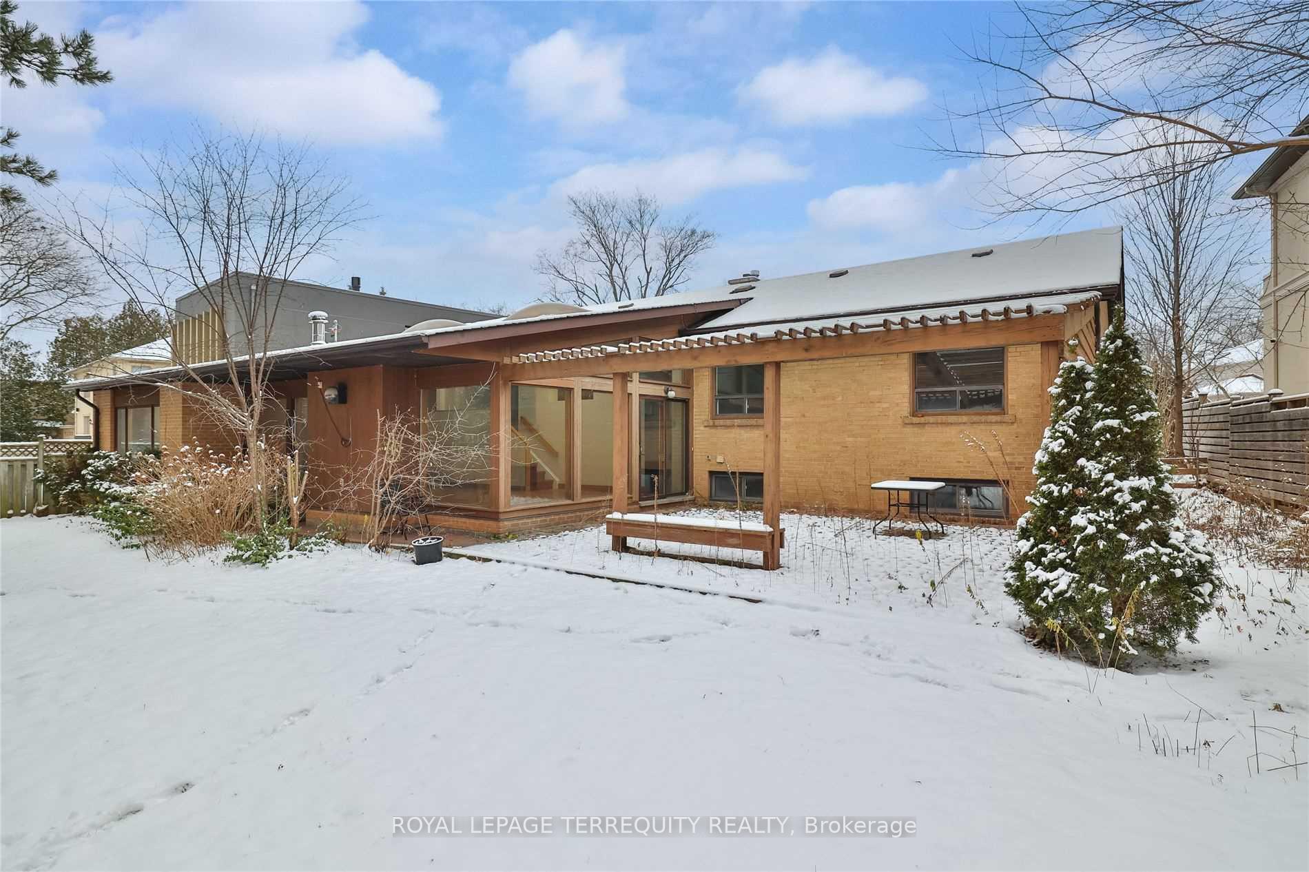 Photo 39 of 11 Leacroft Crescent, North York, Banbury-Don Mills — HOMEH