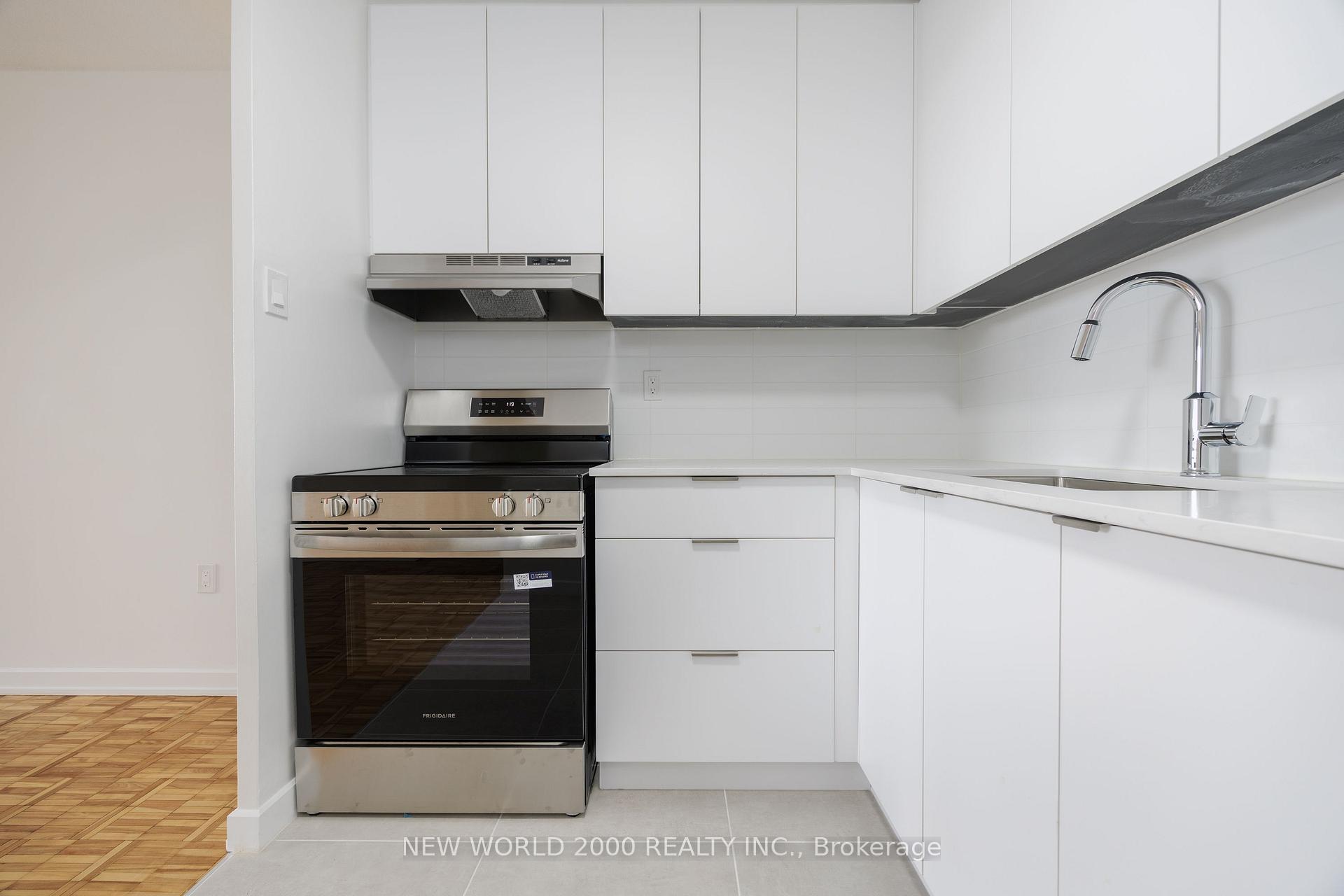 Photo 5 of Unit 1804, 101 Roehampton Avenue, Toronto, Mount Pleasant West — HOMEH