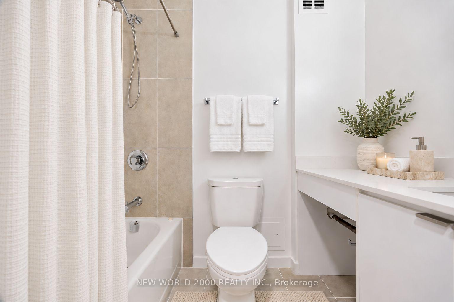 Photo 6 of Unit 1804, 101 Roehampton Avenue, Toronto, Mount Pleasant West — HOMEH