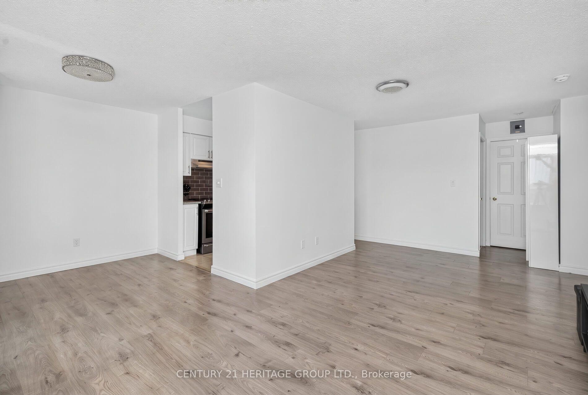 Photo 5 of Unit 1017, 39 Oneida Crescent, Richmond Hill, Langstaff — HOMEH