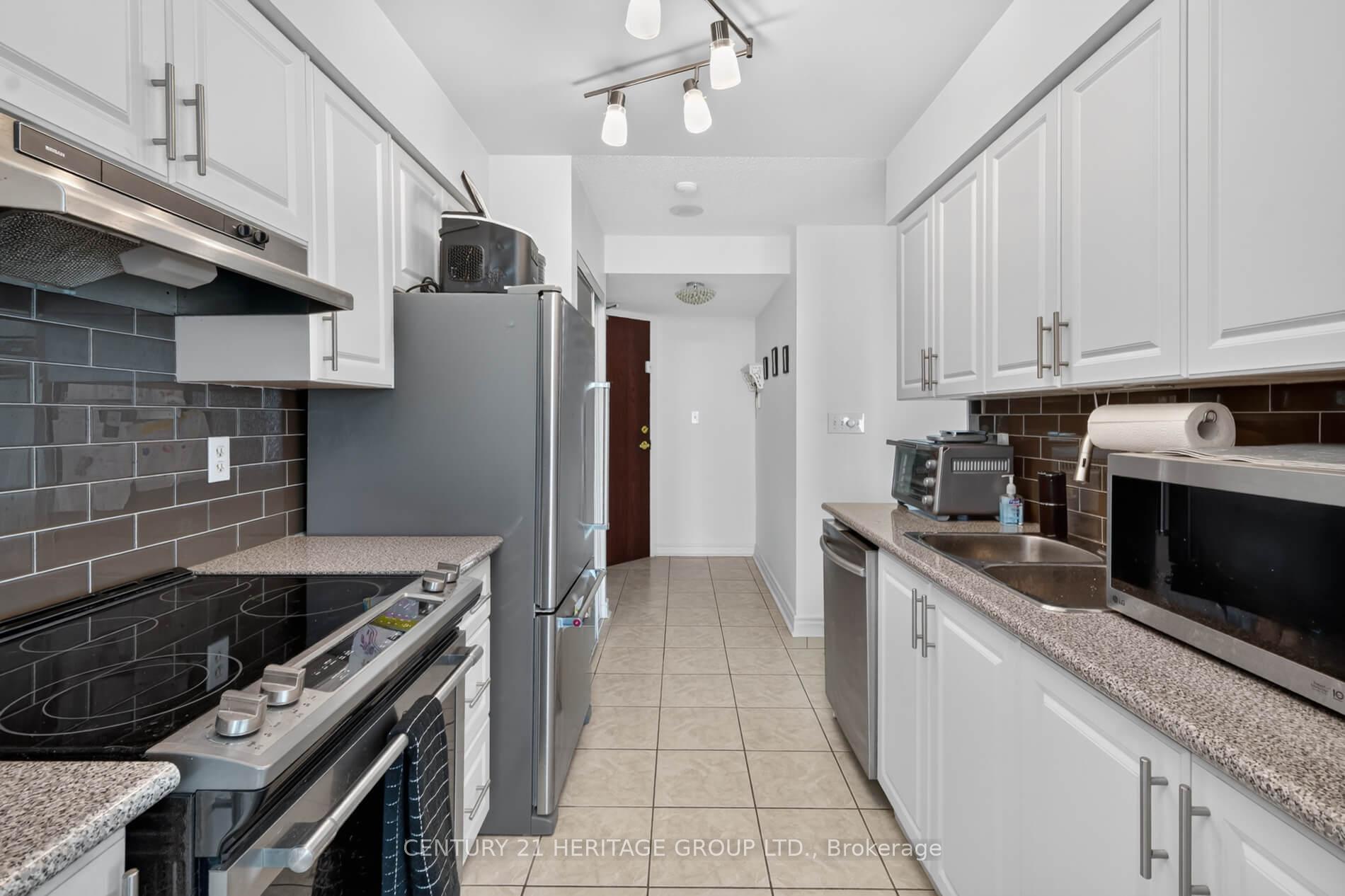 Photo 6 of Unit 1017, 39 Oneida Crescent, Richmond Hill, Langstaff — HOMEH