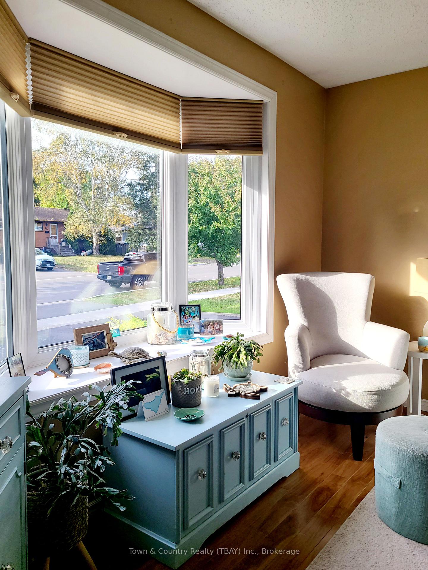 Photo 6 of 213 Cedar Avenue, Thunder Bay, Forest Park — HOMEH