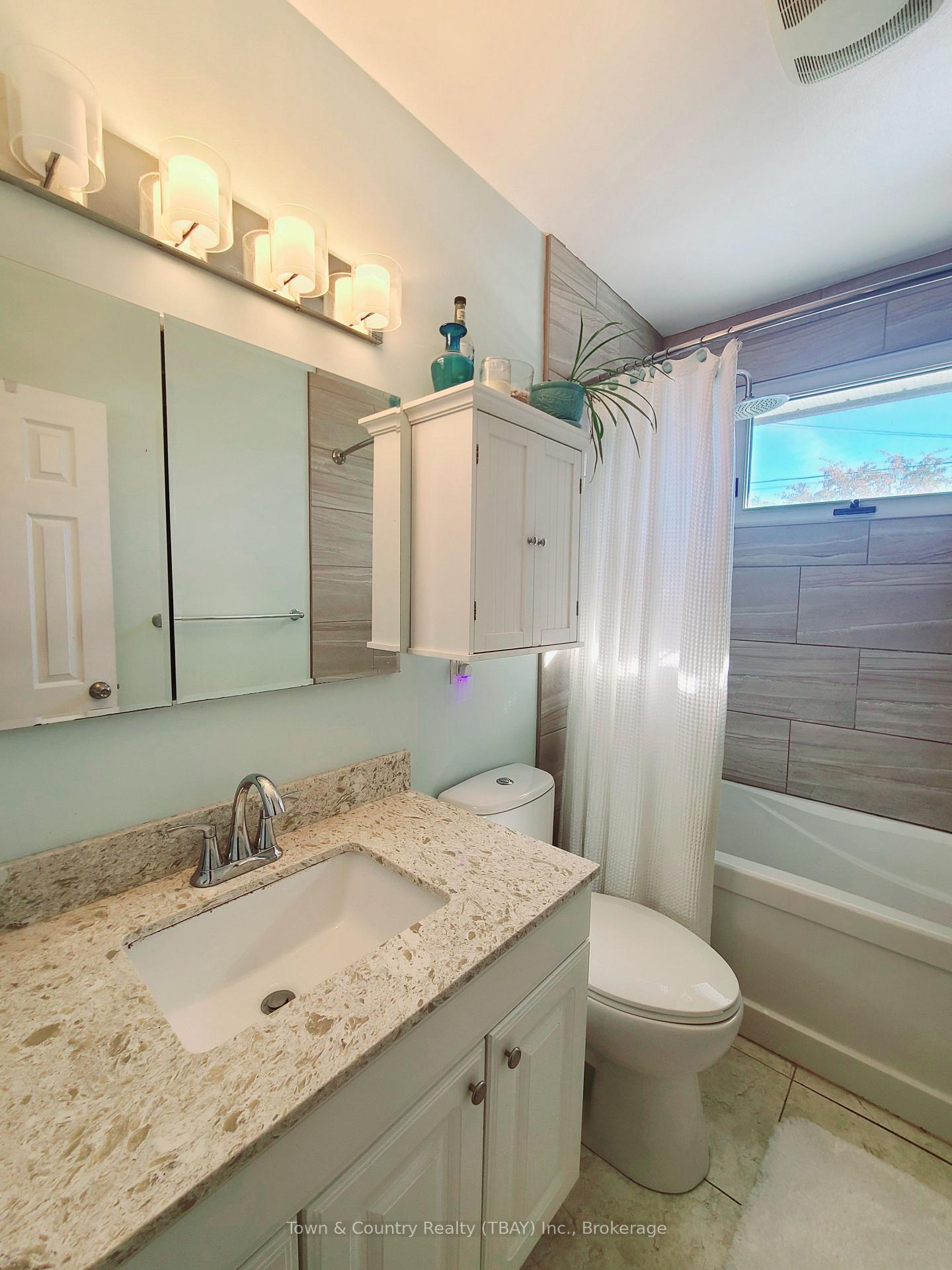 Photo 14 of 213 Cedar Avenue, Thunder Bay, Forest Park — HOMEH