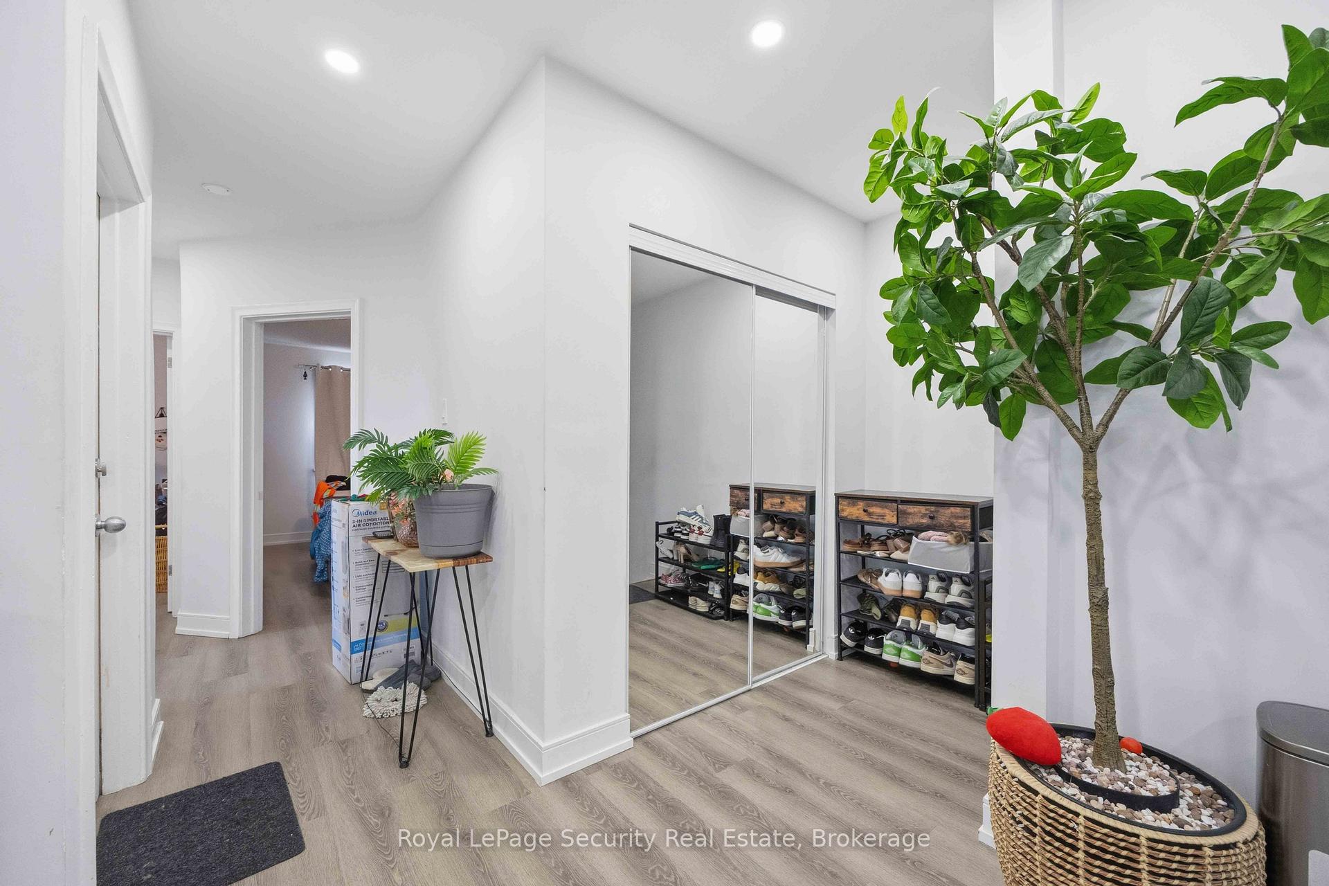 Photo 3 of Unit 3, 58 Leduc Drive, Etobicoke, Rexdale-Kipling — HOMEH