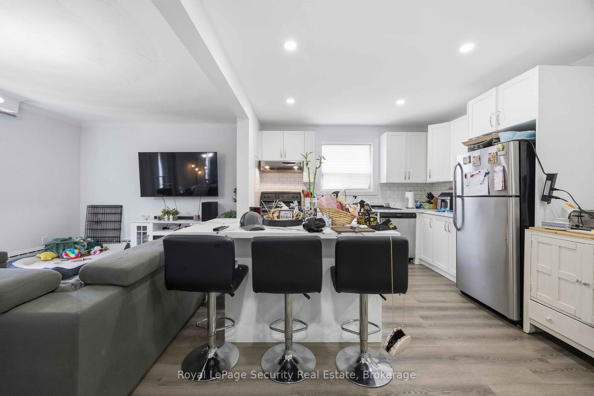 Photo 5 of Unit 3, 58 Leduc Drive, Etobicoke, Rexdale-Kipling — HOMEH