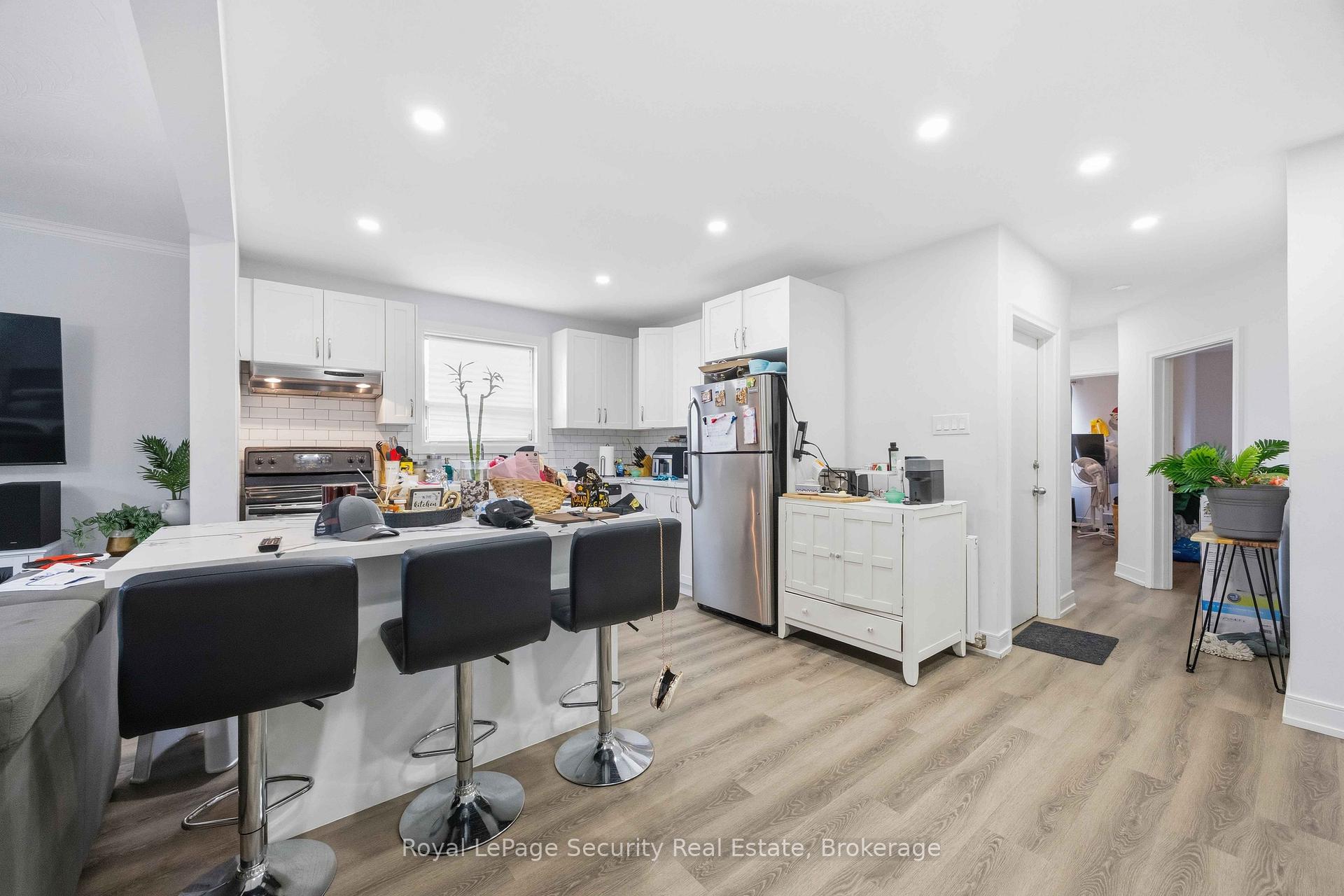 Photo 6 of Unit 3, 58 Leduc Drive, Etobicoke, Rexdale-Kipling — HOMEH