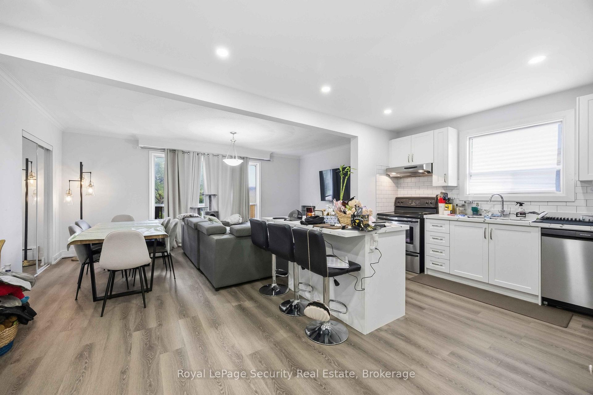 Photo 7 of Unit 3, 58 Leduc Drive, Etobicoke, Rexdale-Kipling — HOMEH