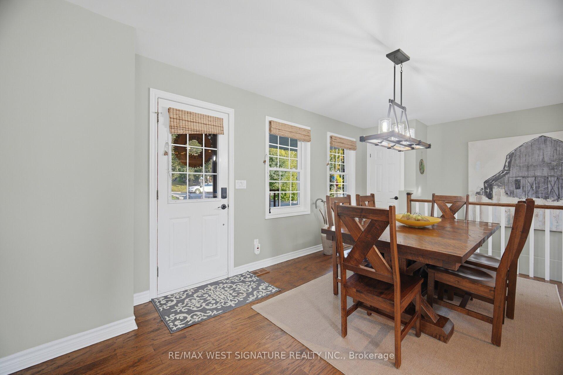 Photo 5 of 445 Main Street, King, Schomberg — HOMEH