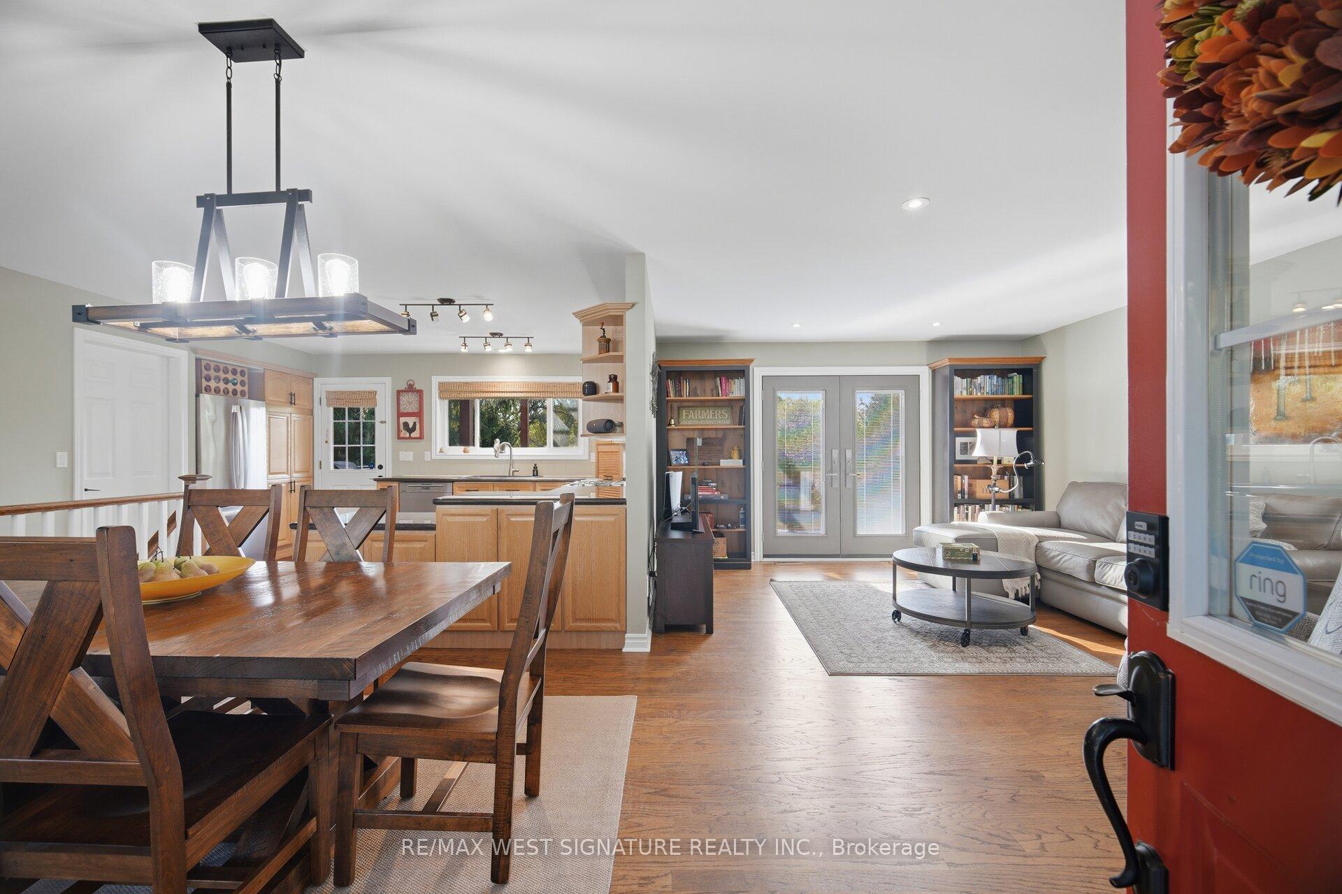 Photo 6 of 445 Main Street, King, Schomberg — HOMEH