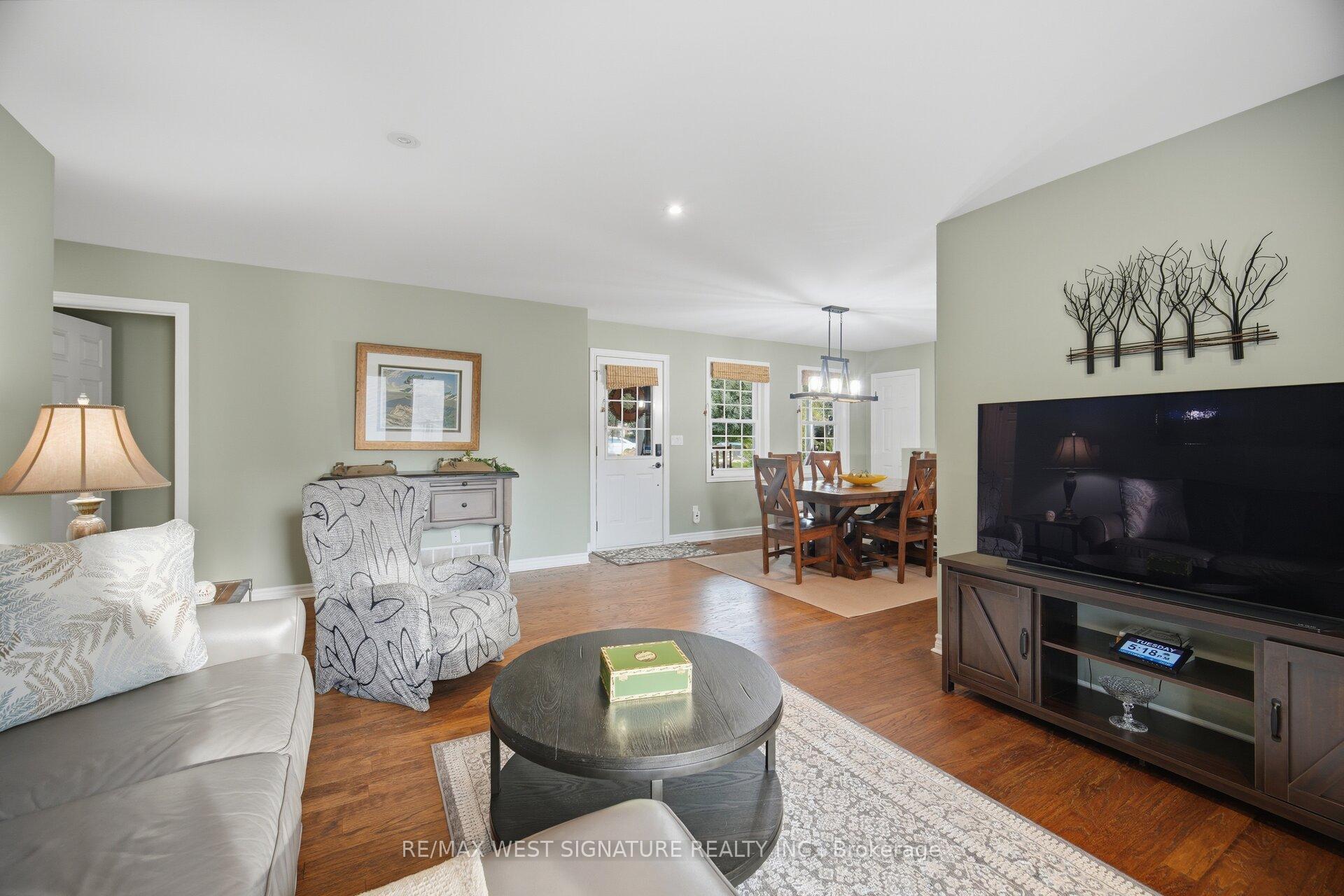 Photo 11 of 445 Main Street, King, Schomberg — HOMEH
