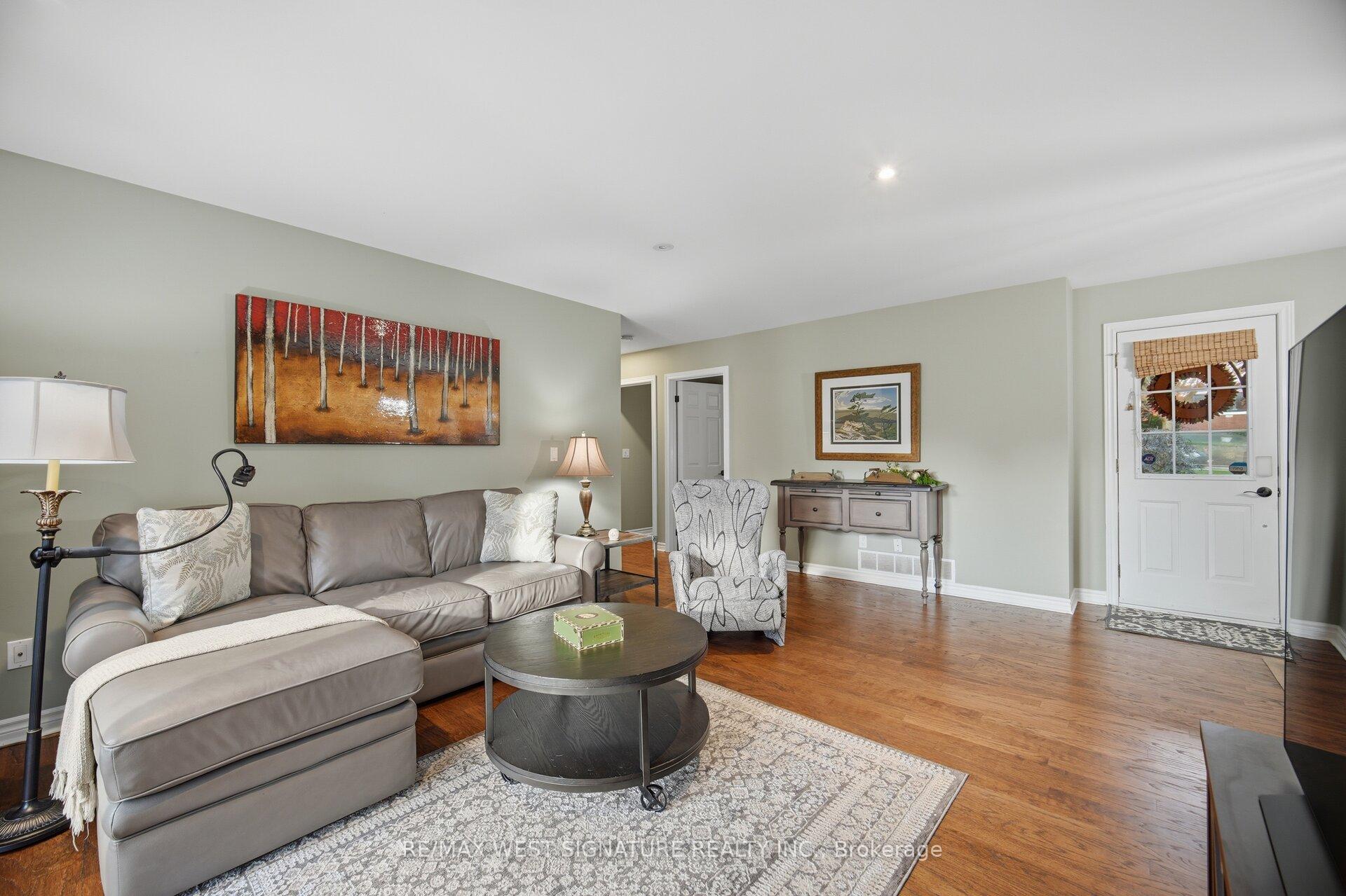 Photo 12 of 445 Main Street, King, Schomberg — HOMEH