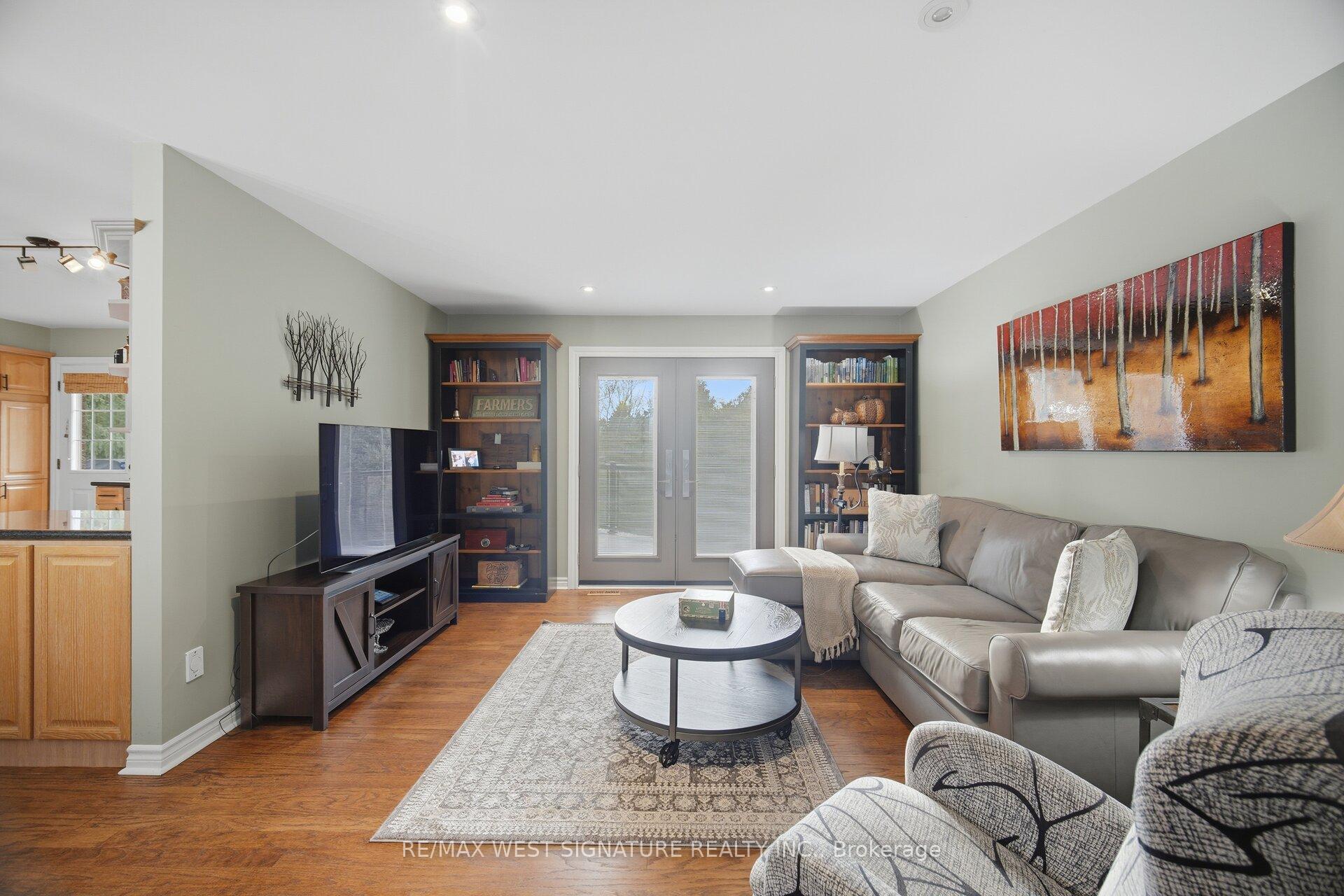 Photo 13 of 445 Main Street, King, Schomberg — HOMEH