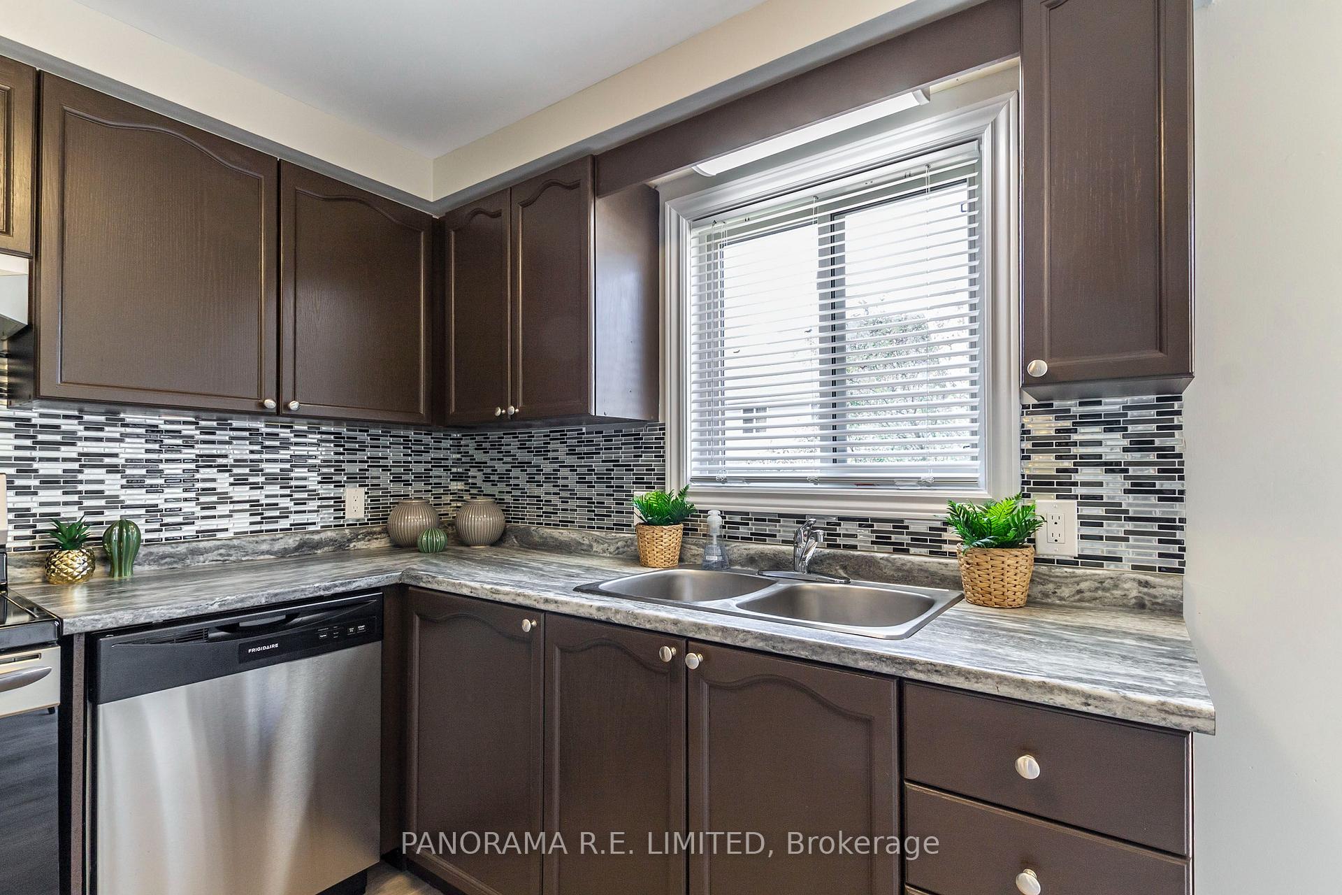 Photo 6 of 159 Northview Heights Drive, Cambridge, Greenway-Chaplin — HOMEH