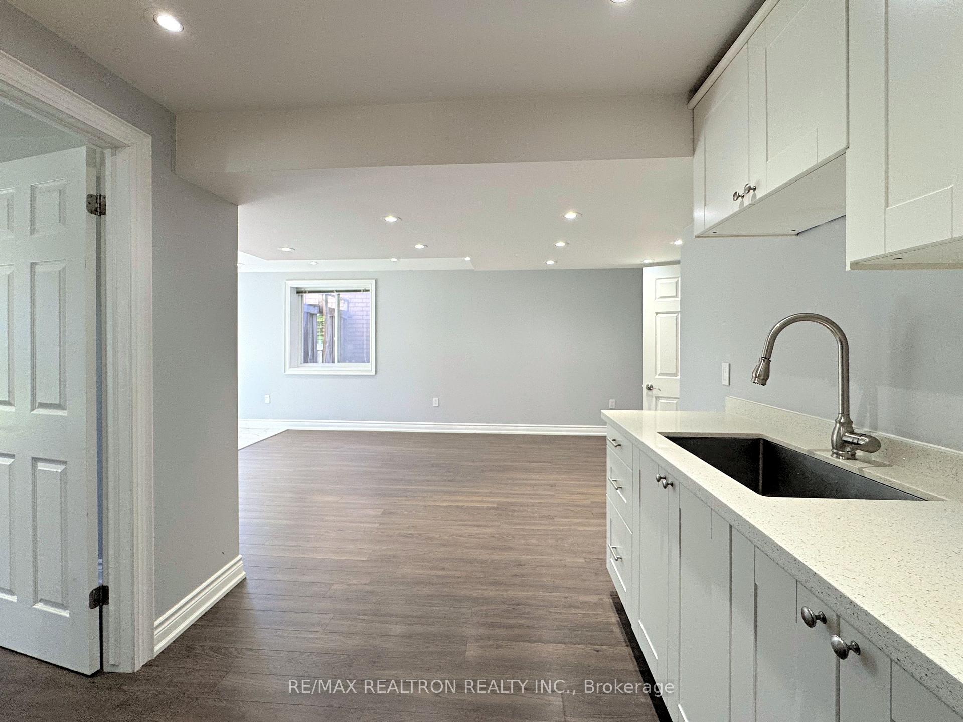 Photo 6 of Unit Bsmt, 219 Bilbrough Street, Aurora, Bayview Northeast — HOMEH