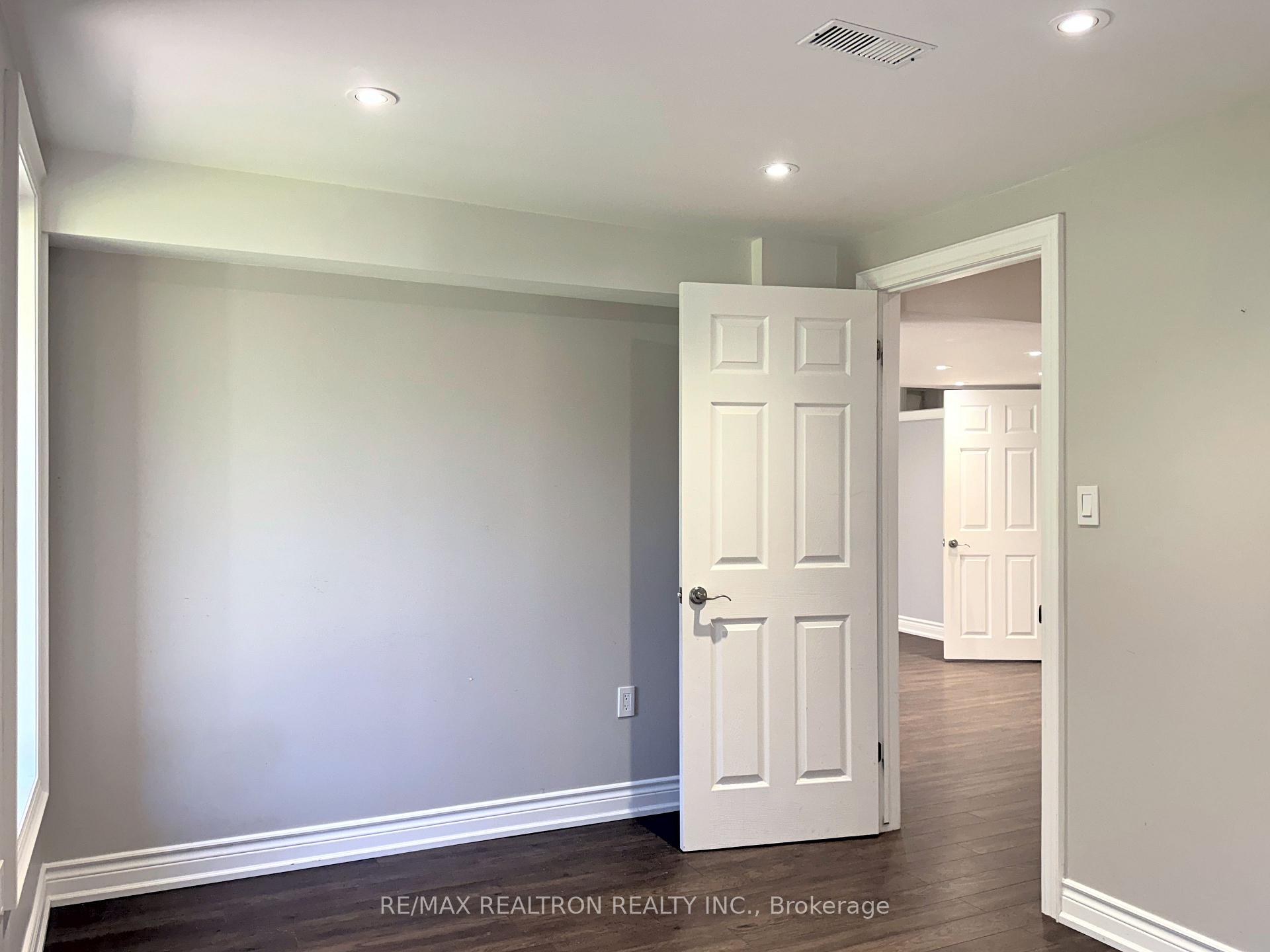 Photo 12 of Unit Bsmt, 219 Bilbrough Street, Aurora, Bayview Northeast — HOMEH