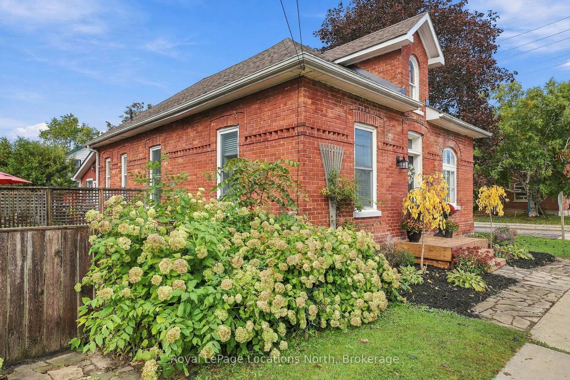 Photo 3 of 264 Saint Paul Street, Collingwood — HOMEH