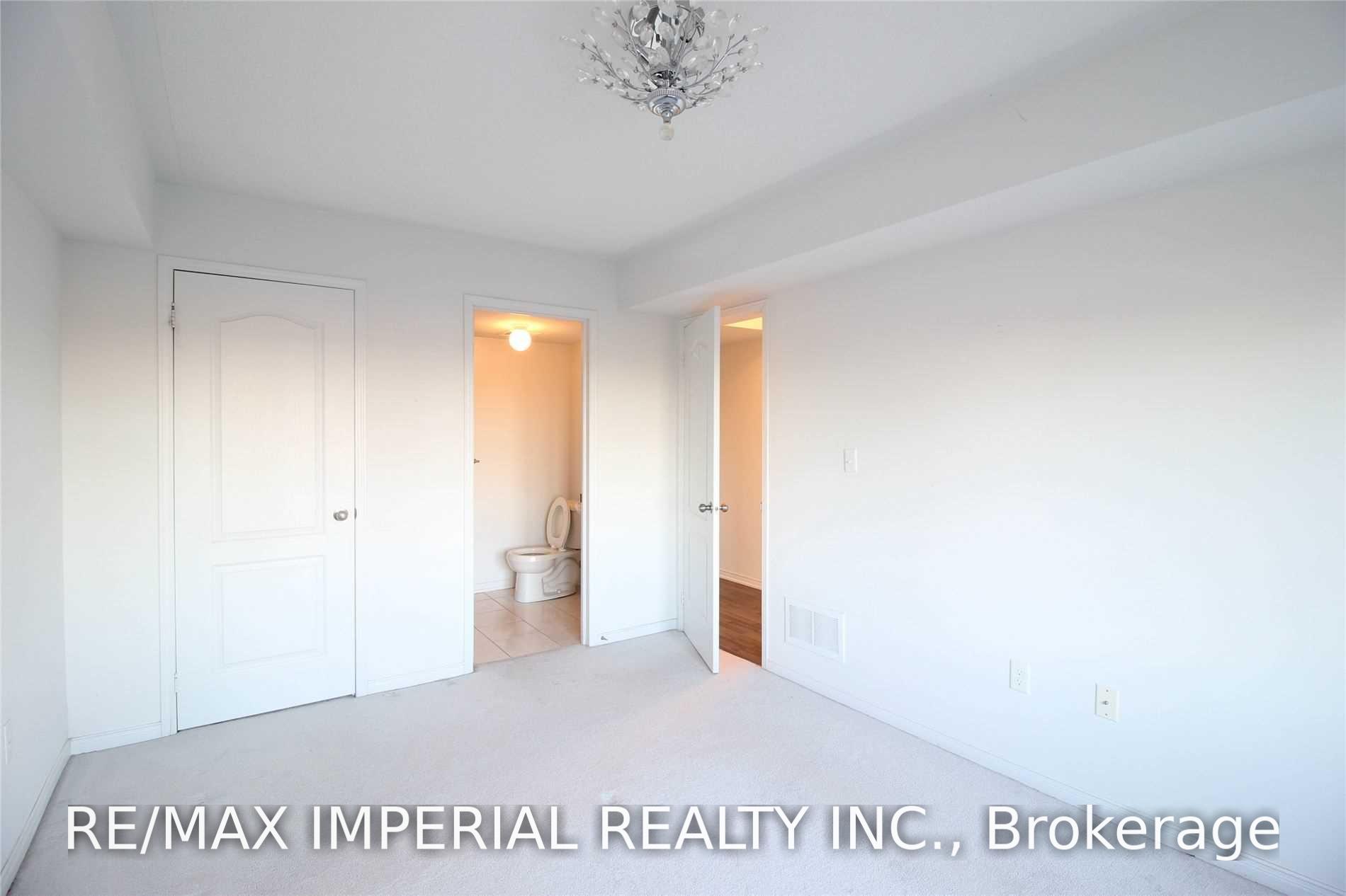 Photo 13 of Unit 11, 2444 Post Road, Oakville, River Oaks — HOMEH