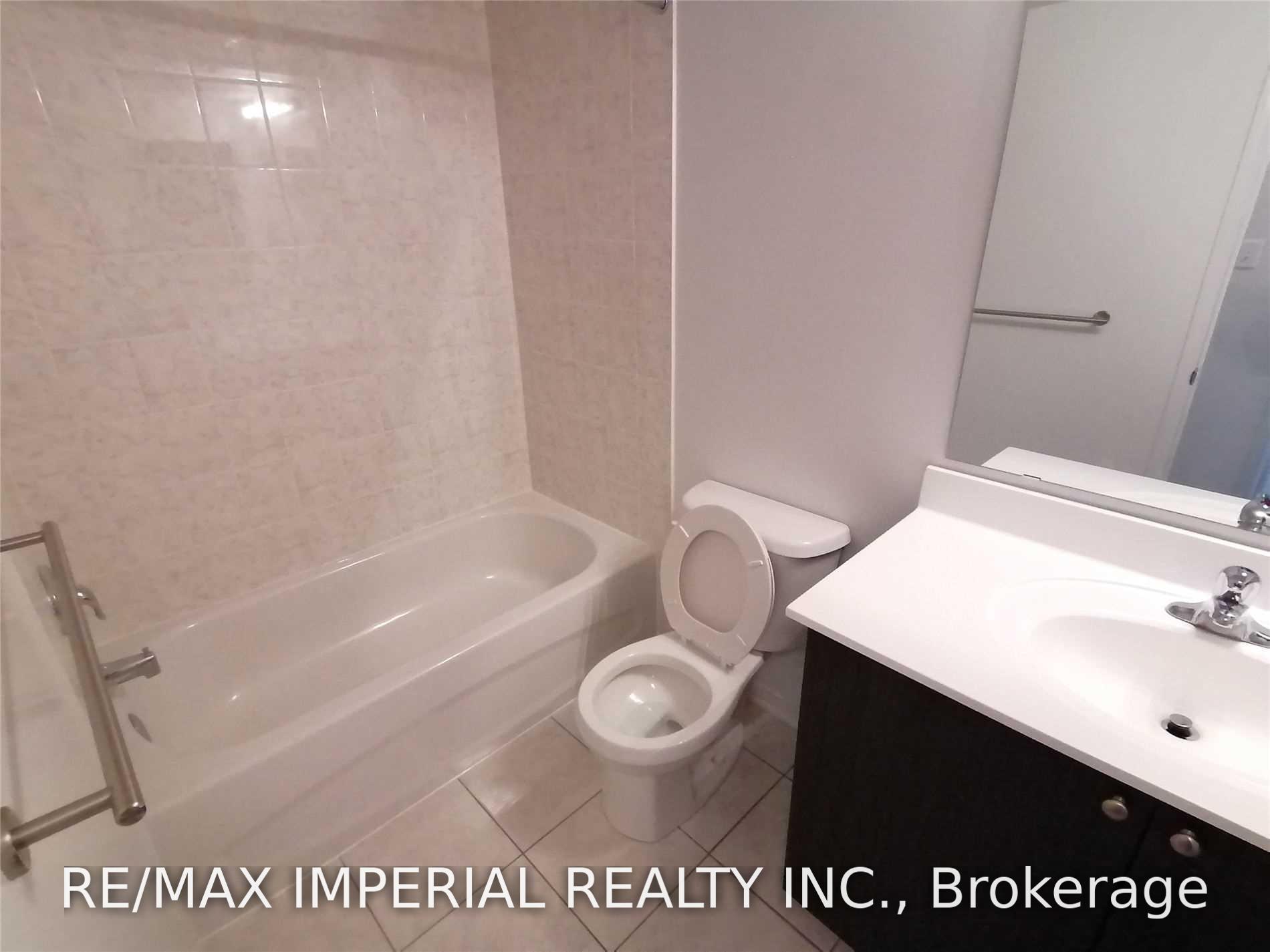 Photo 14 of Unit 11, 2444 Post Road, Oakville, River Oaks — HOMEH