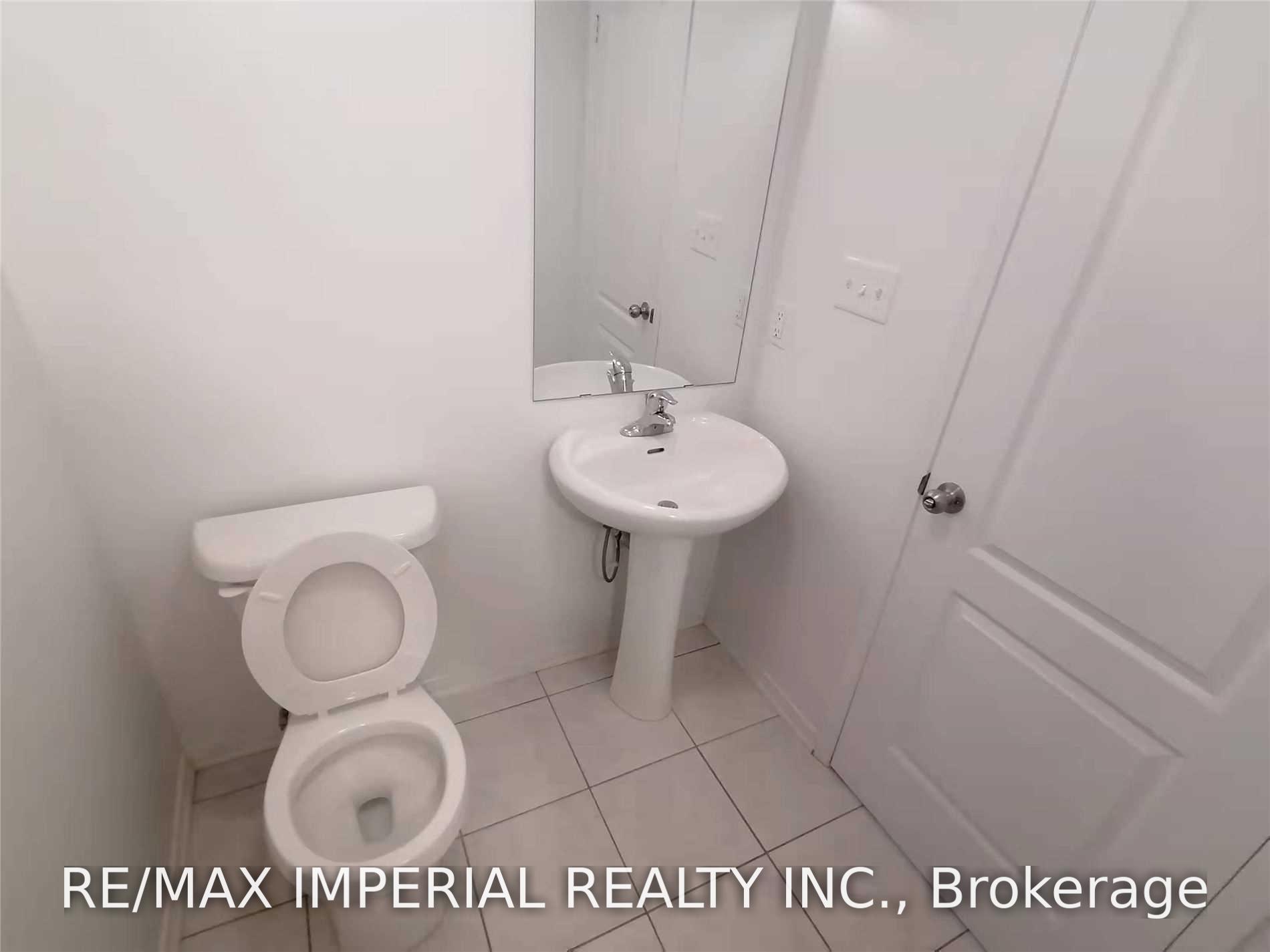 Photo 18 of Unit 11, 2444 Post Road, Oakville, River Oaks — HOMEH