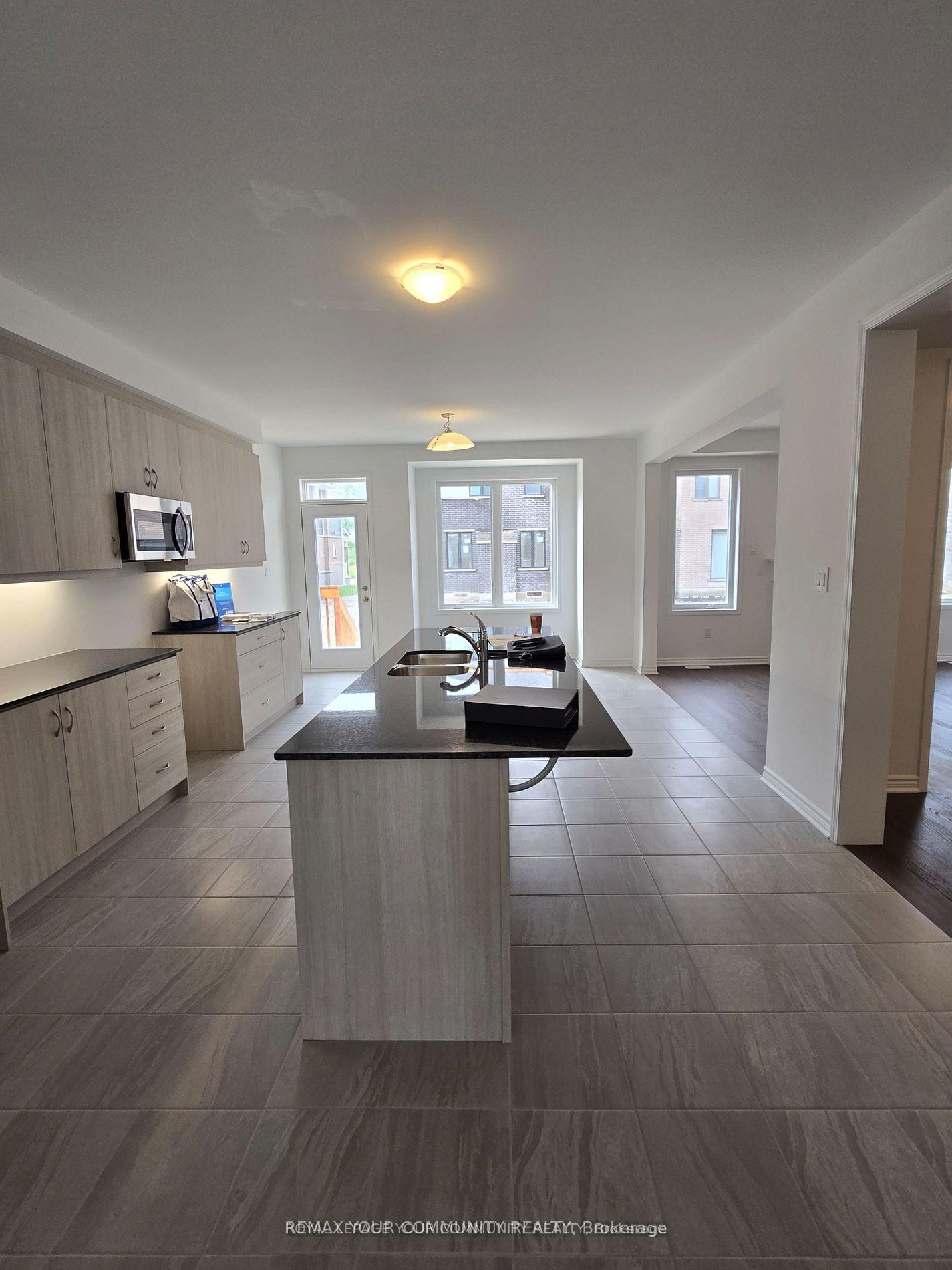 Photo 4 of 690 Mika Street, Innisfil, Cookstown — HOMEH