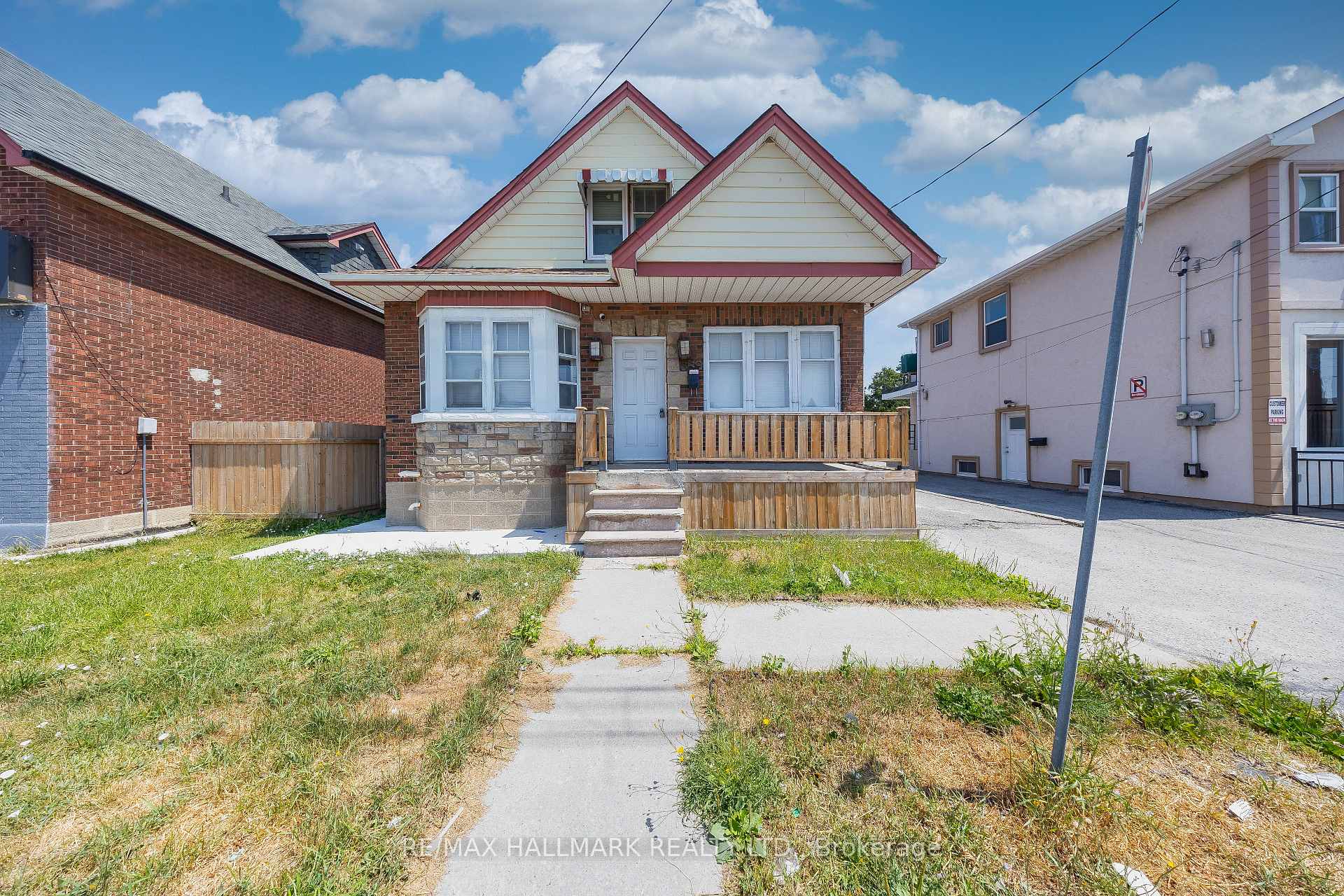 Photo of 559 Ritson Road S