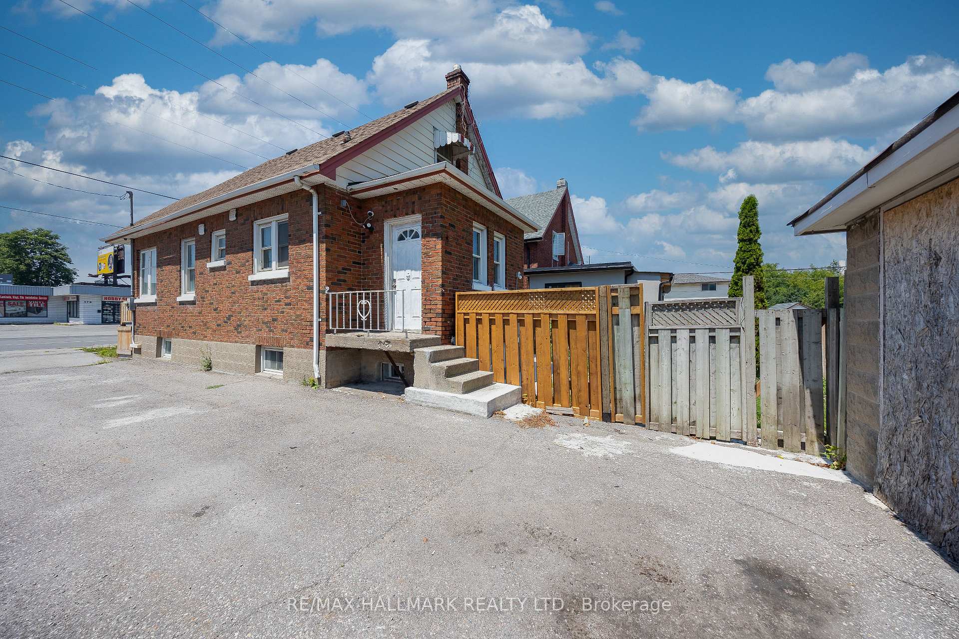 Photo 3 of 559 Ritson Road S, Oshawa, Central — HOMEH