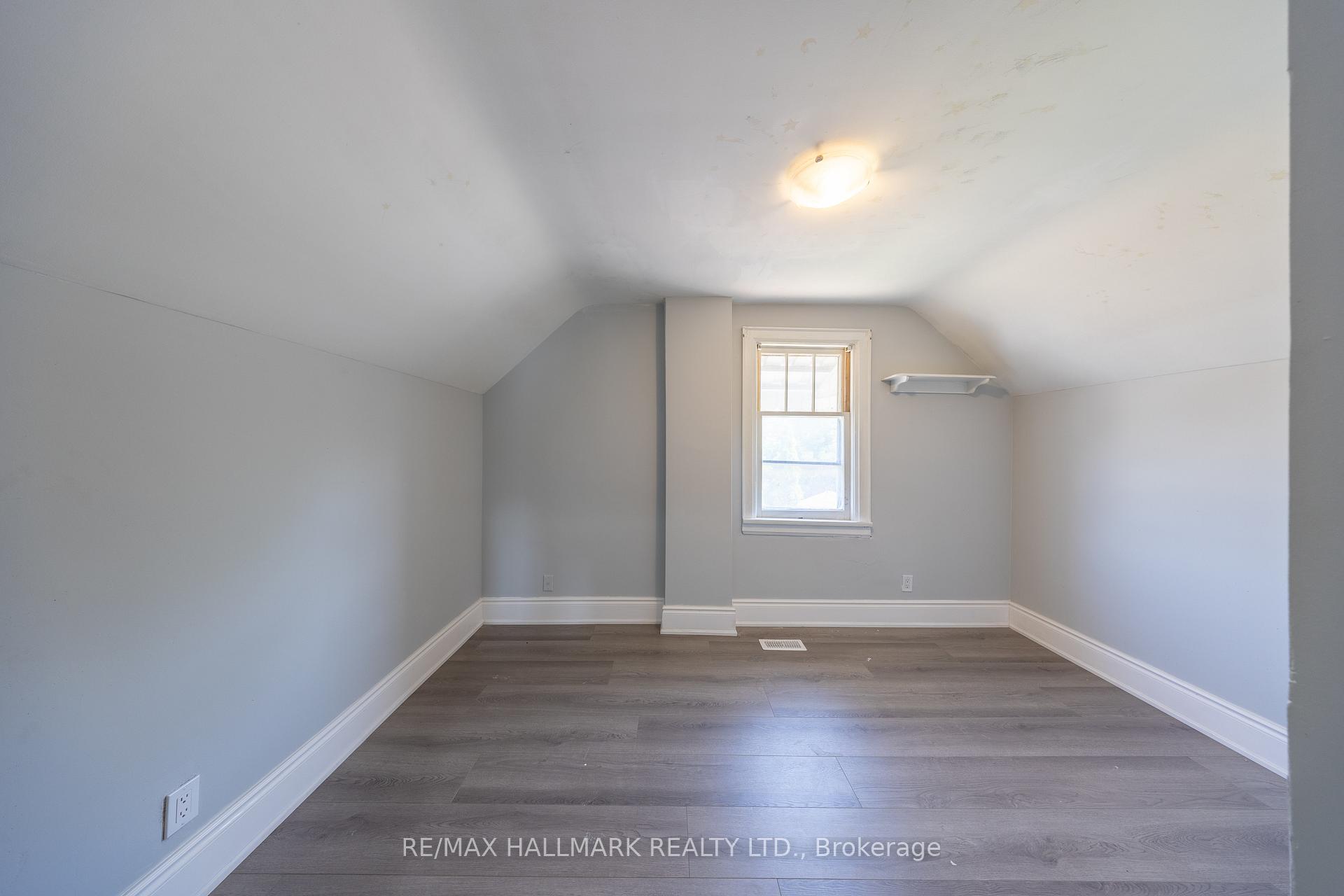 Photo 16 of 559 Ritson Road S, Oshawa, Central — HOMEH