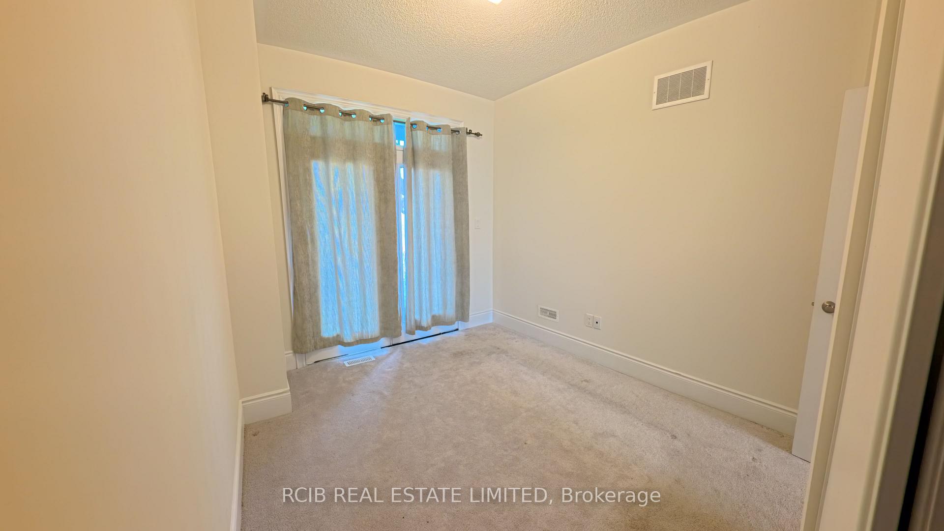 Photo 11 of 20 Foxsparrow Road, Brampton, Sandringham-Wellington North — HOMEH