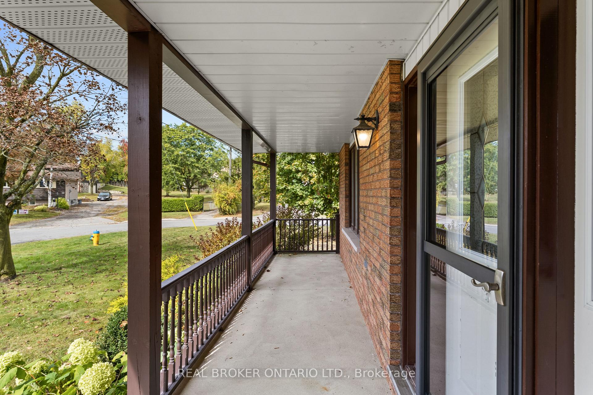 Photo 5 of 804 Pinewood Drive, Peterborough, Otonabee Ward 1 — HOMEH