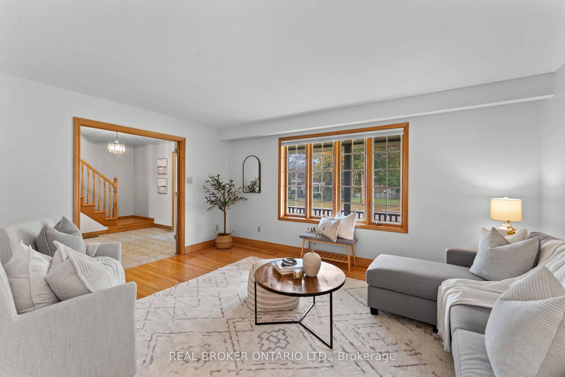Photo 15 of 804 Pinewood Drive, Peterborough, Otonabee Ward 1 — HOMEH