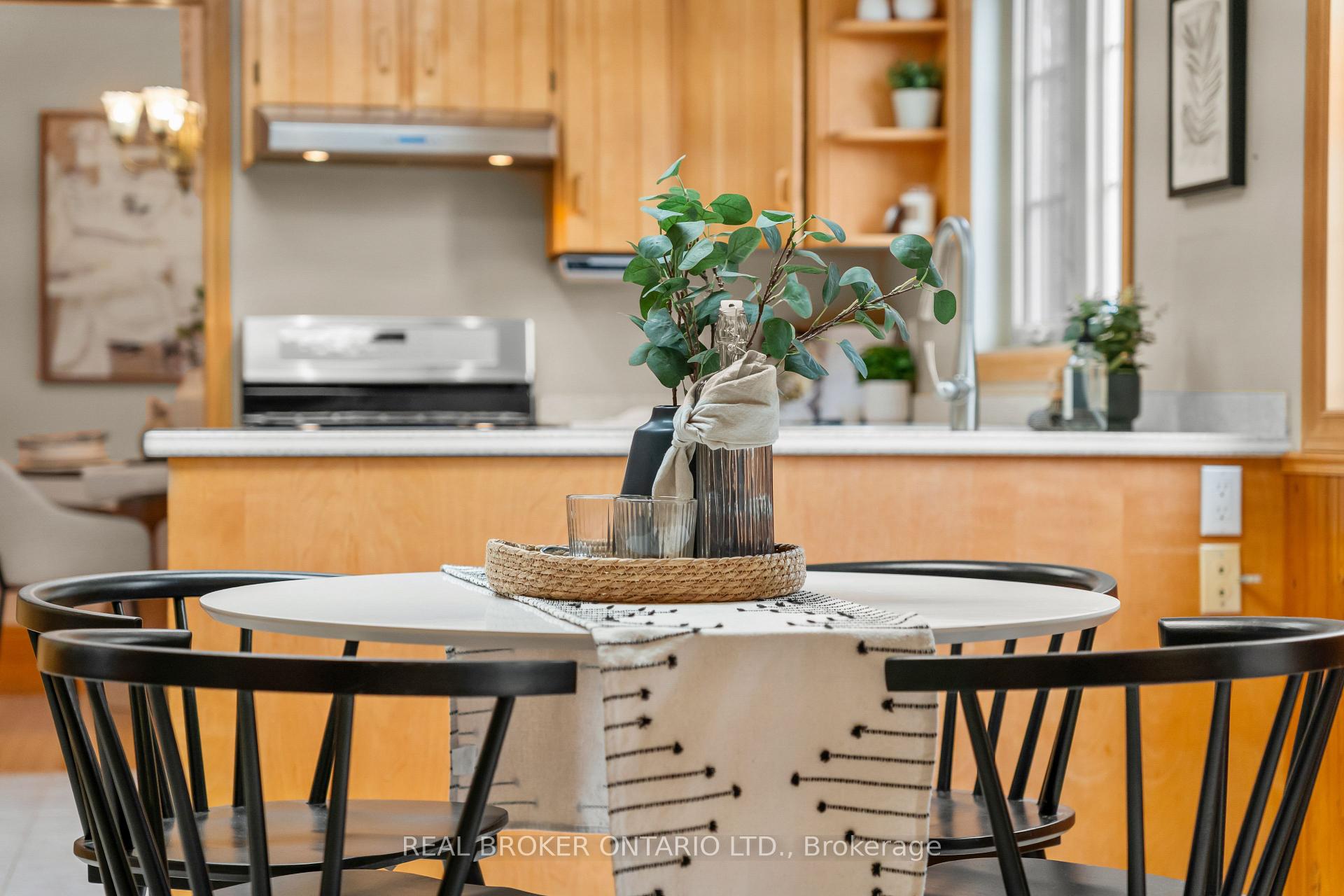 Photo 19 of 804 Pinewood Drive, Peterborough, Otonabee Ward 1 — HOMEH