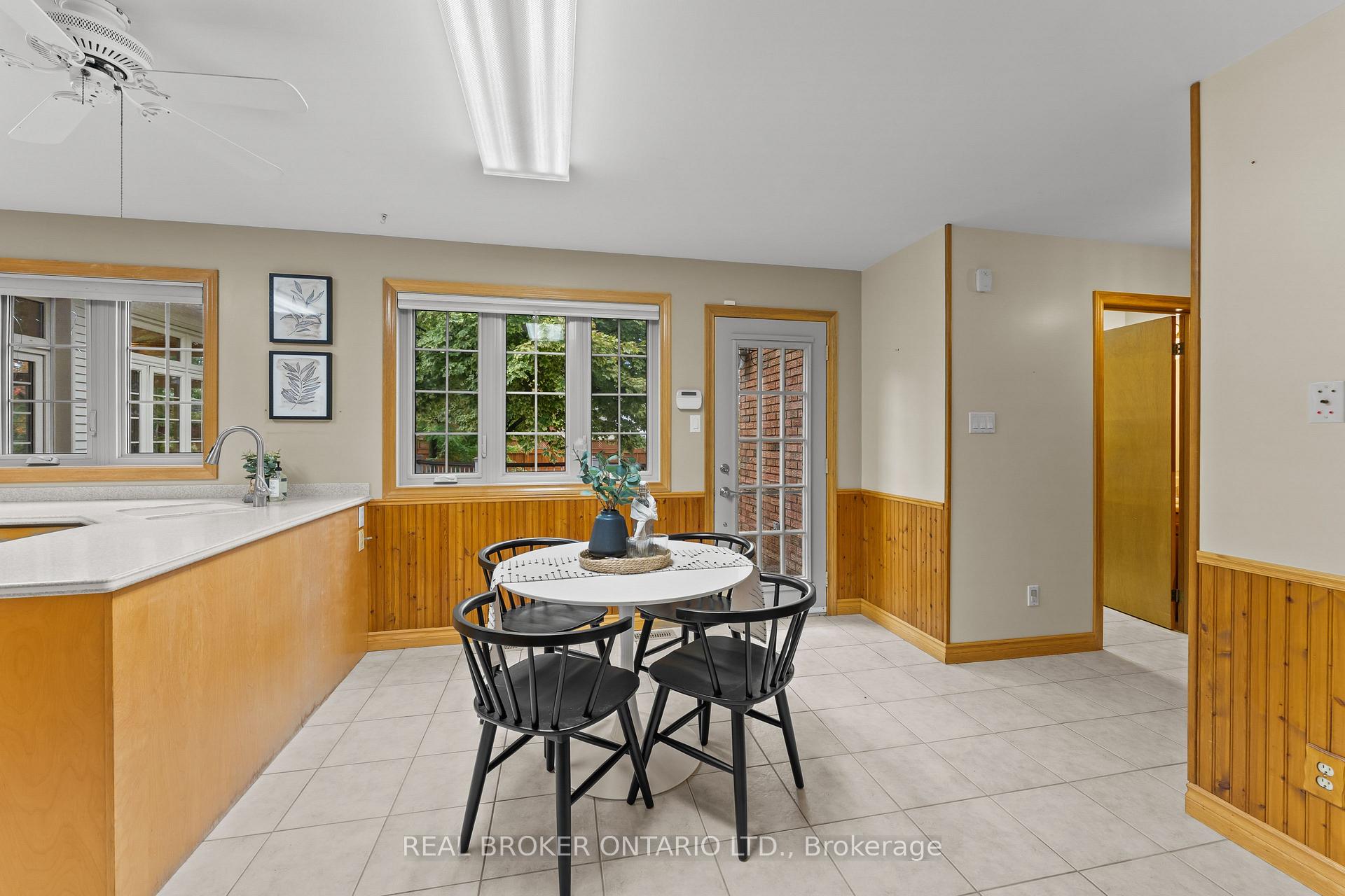 Photo 20 of 804 Pinewood Drive, Peterborough, Otonabee Ward 1 — HOMEH