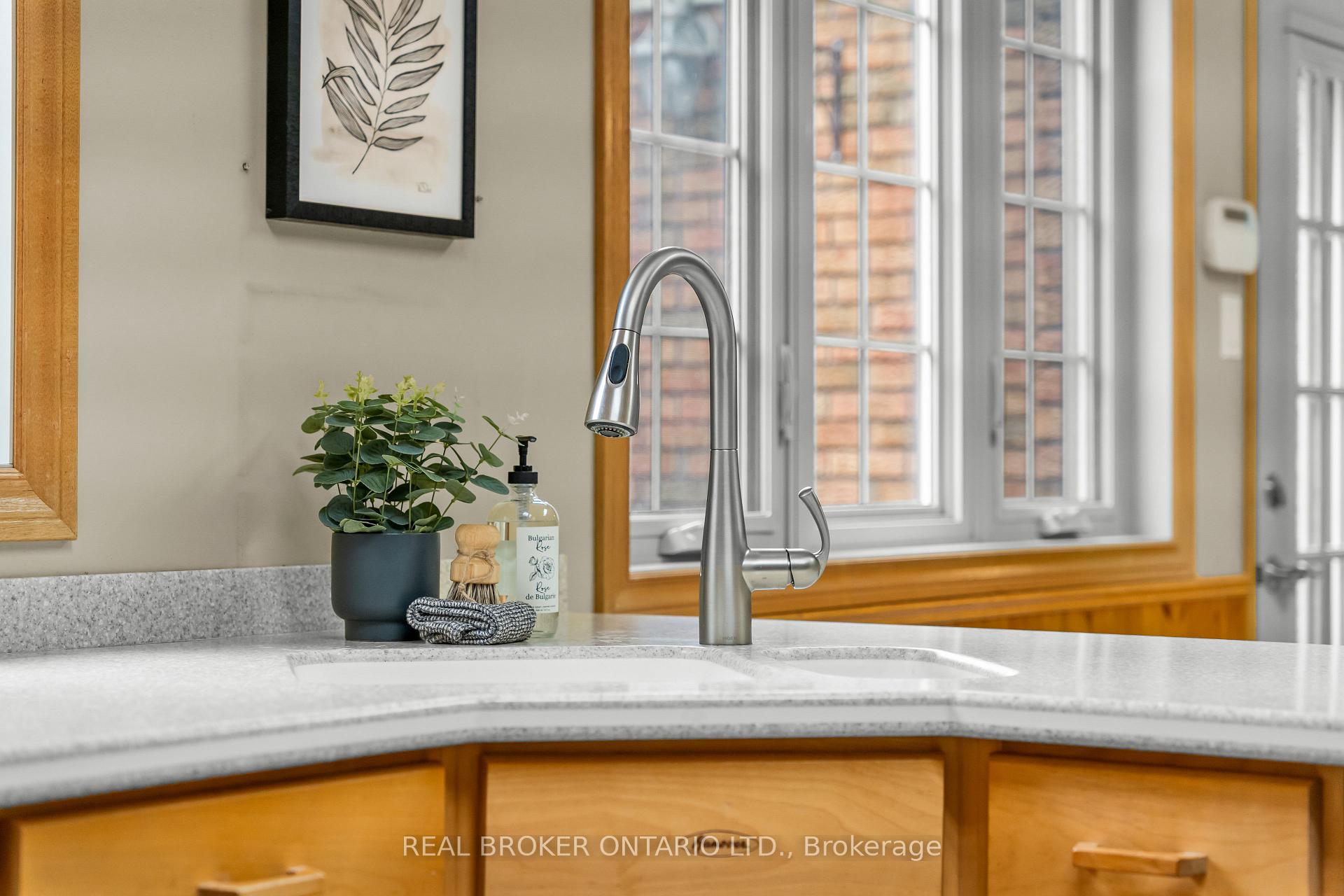 Photo 23 of 804 Pinewood Drive, Peterborough, Otonabee Ward 1 — HOMEH