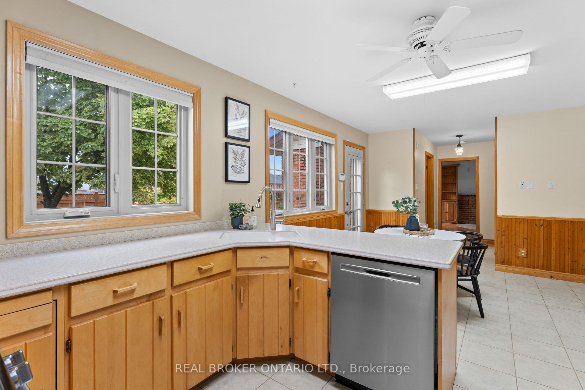 Photo 24 of 804 Pinewood Drive, Peterborough, Otonabee Ward 1 — HOMEH