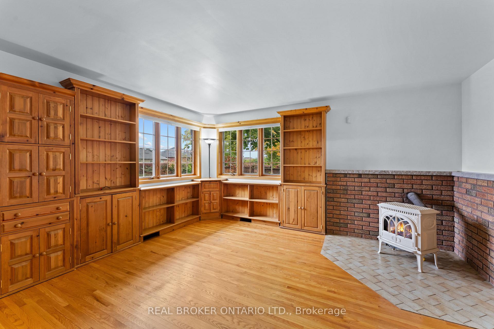 Photo 28 of 804 Pinewood Drive, Peterborough, Otonabee Ward 1 — HOMEH